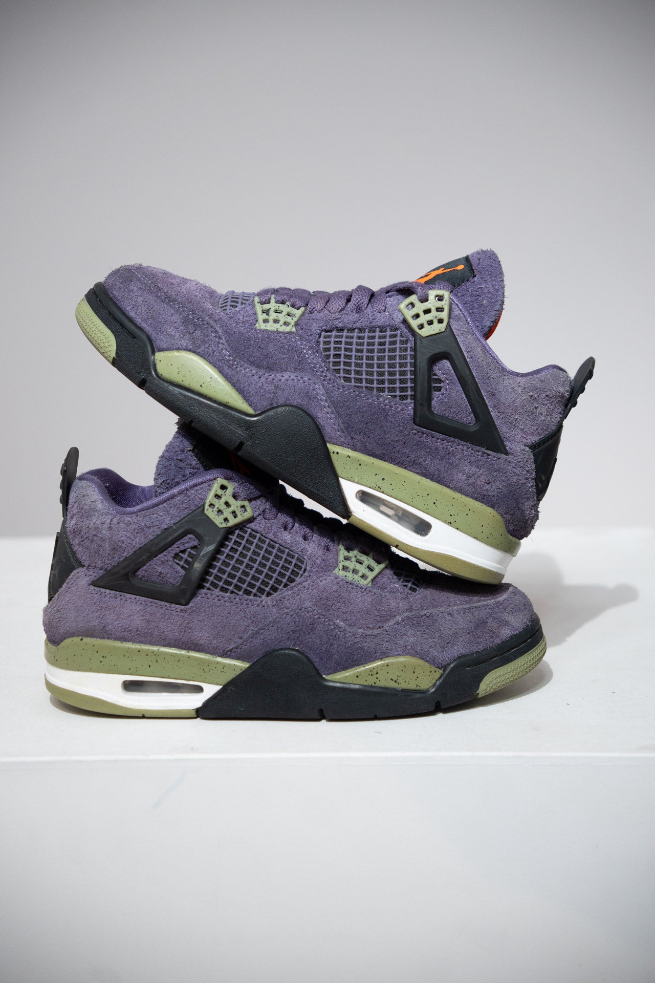 Jordan 4 Canyon purple (Taille 37,5)