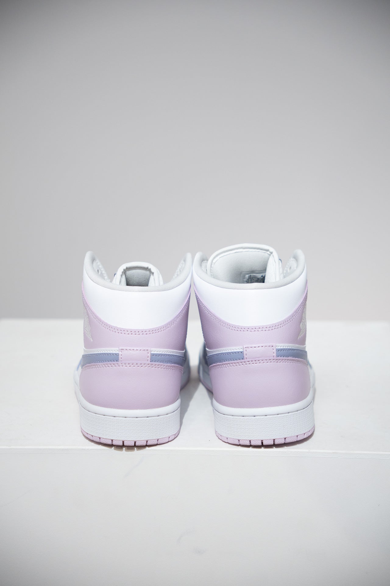 Jordan 1 Mid White Purple (Taille 44,5)