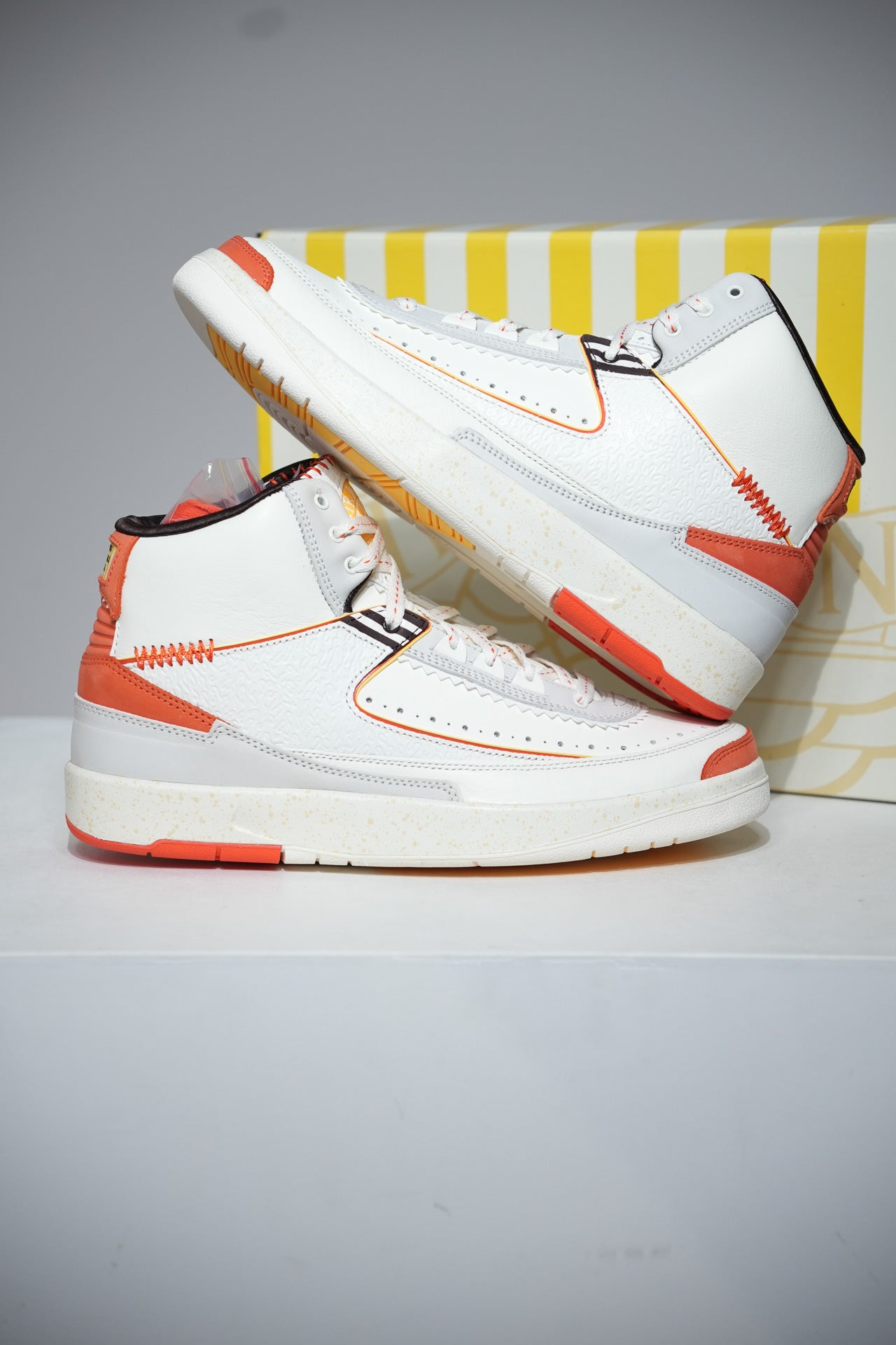 Jordan 2 Maison Chateau Rouge (Taille 47,5)