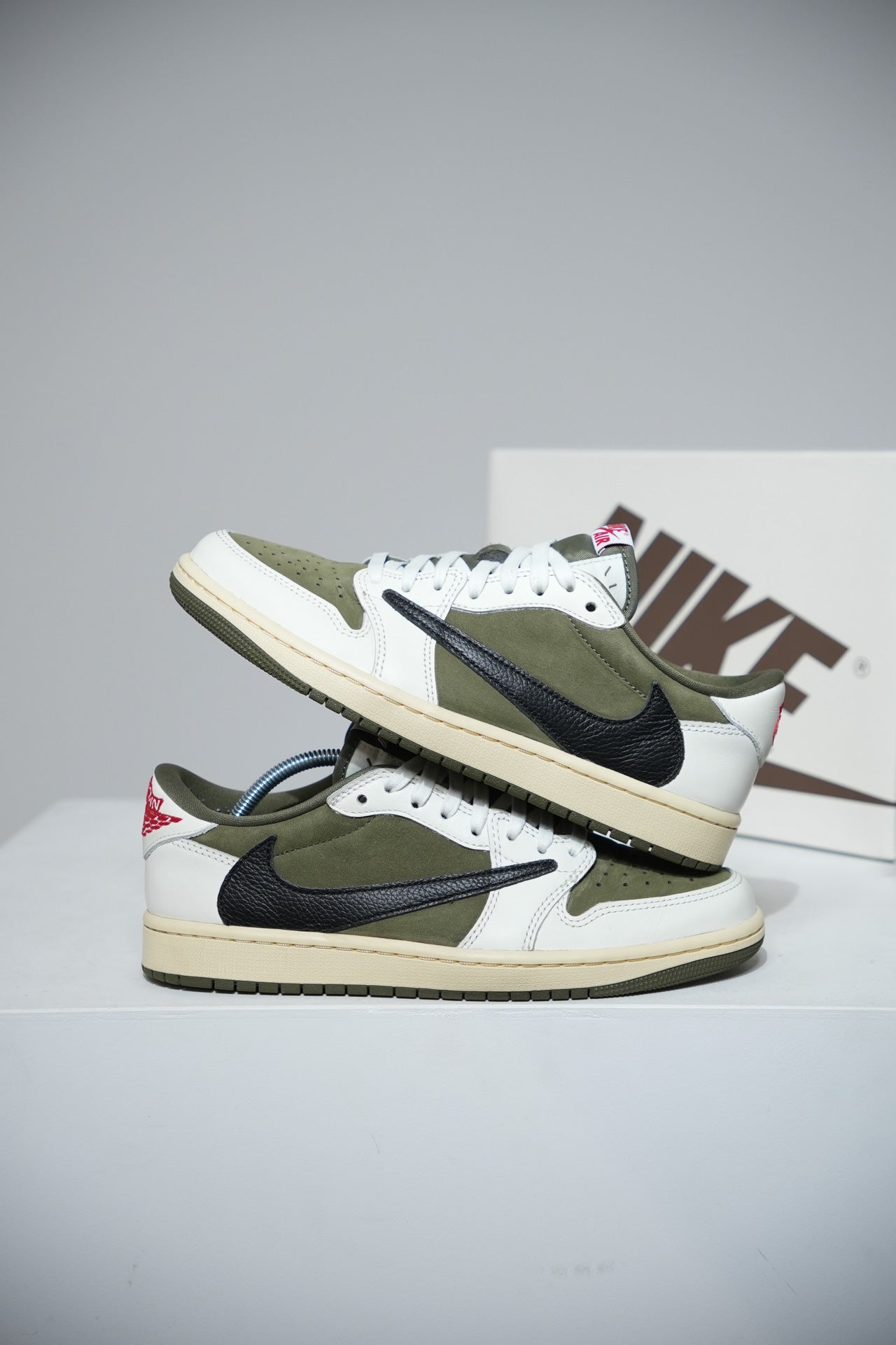 Jordan 1 Low Travis Scott Medium Olive (Taille 40)