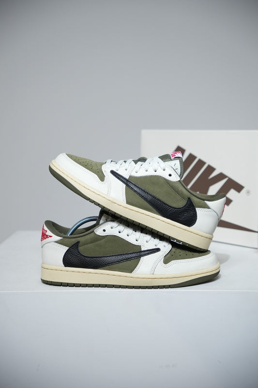 Jordan 1 Low Travis Scott Medium Olive (Taille 40)