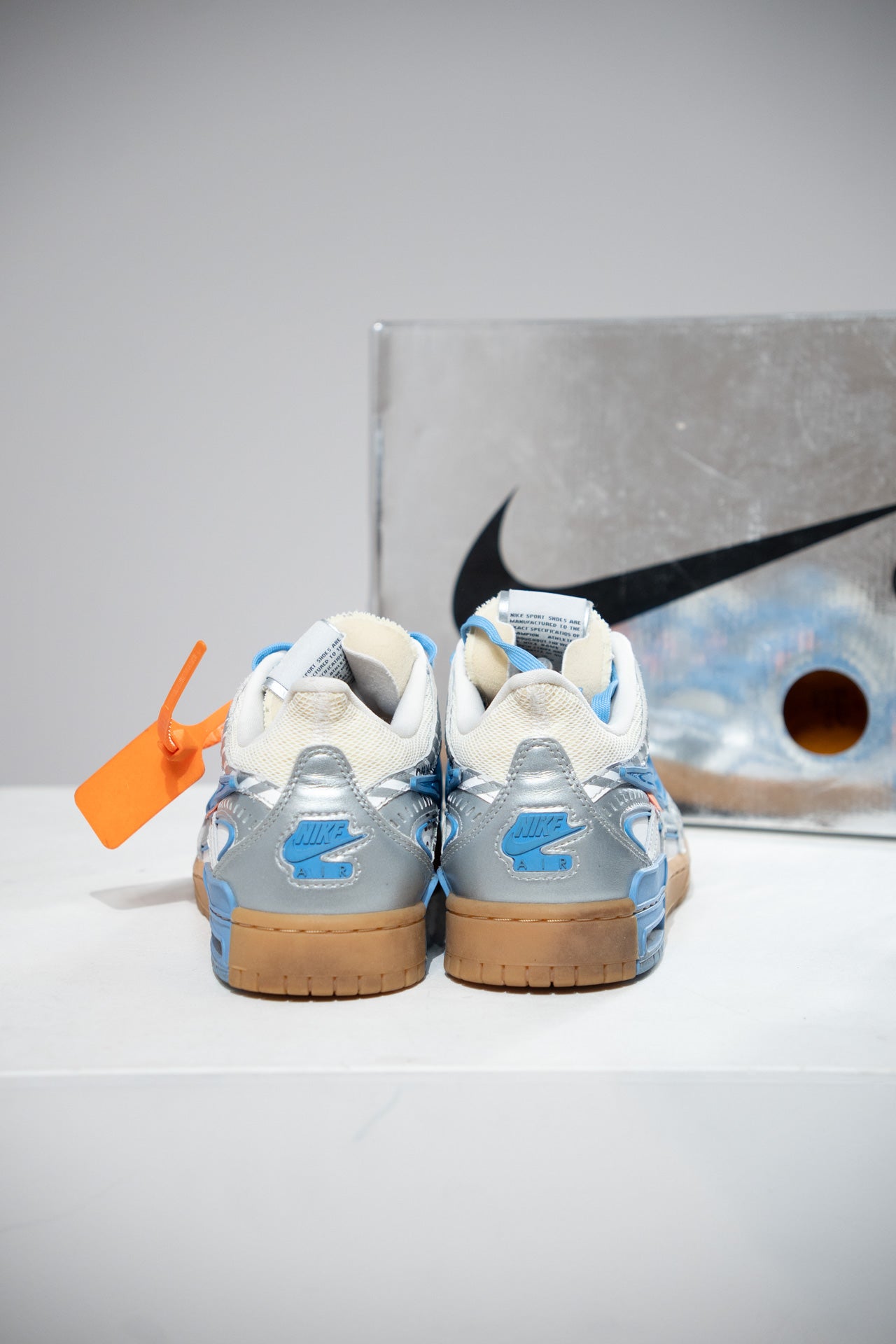 Rubber Off-White UNC (Taille 40,5)