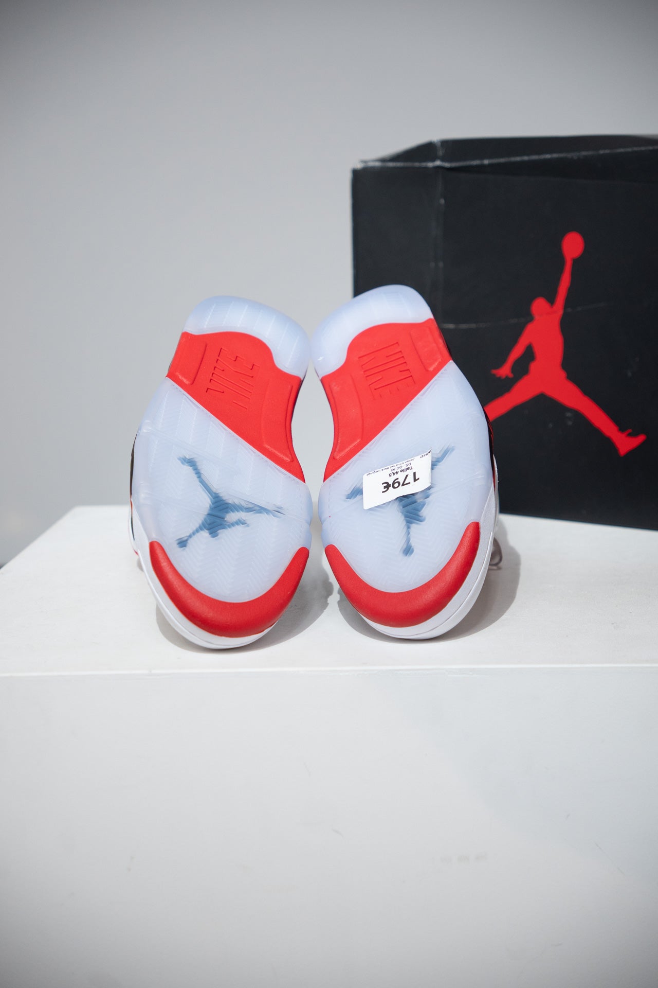 Jordan 5 Fire Red Black Language (Taille 44,5)