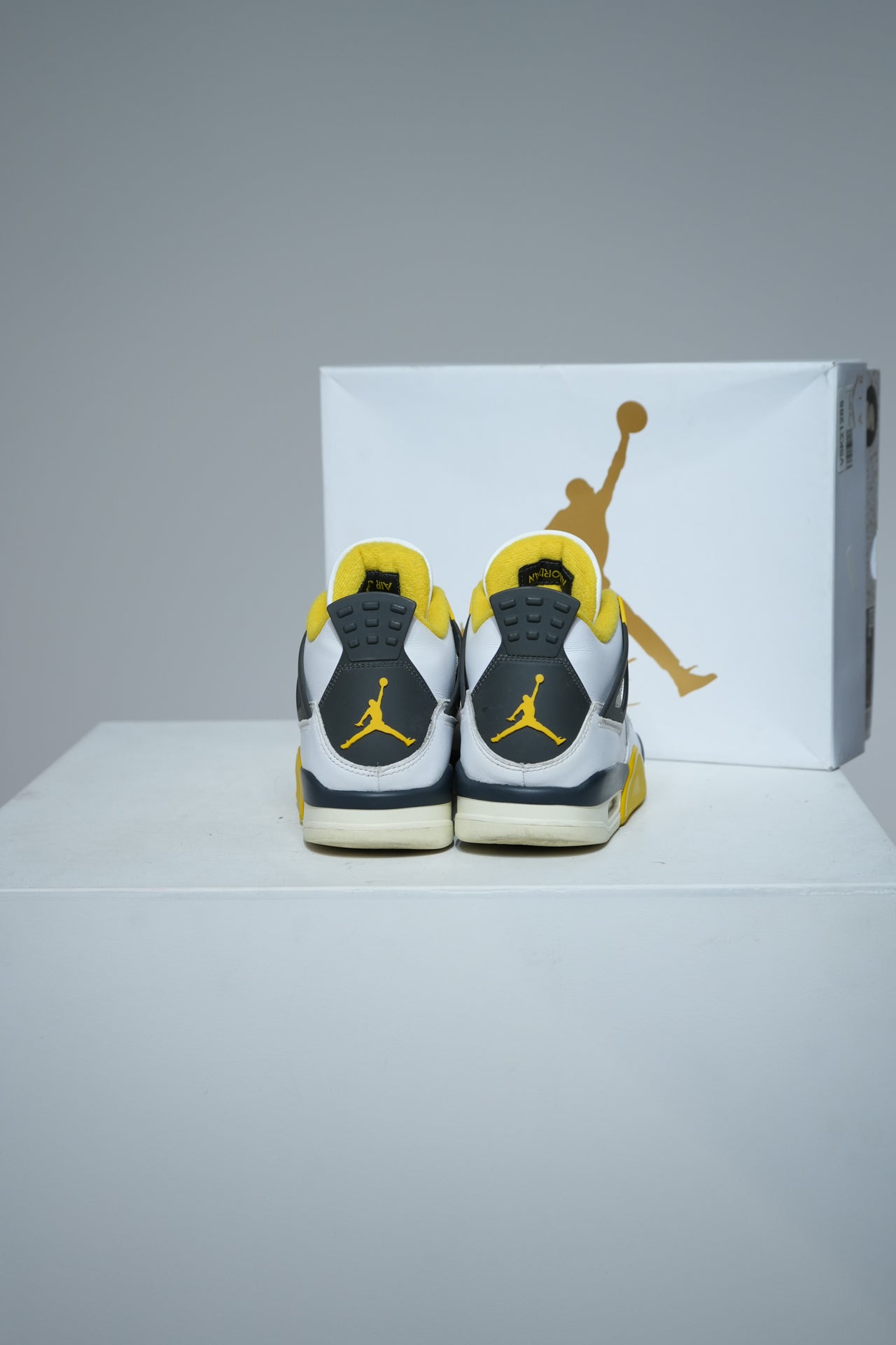 Jordan 4 Vivid Sulfur (Taille 43)