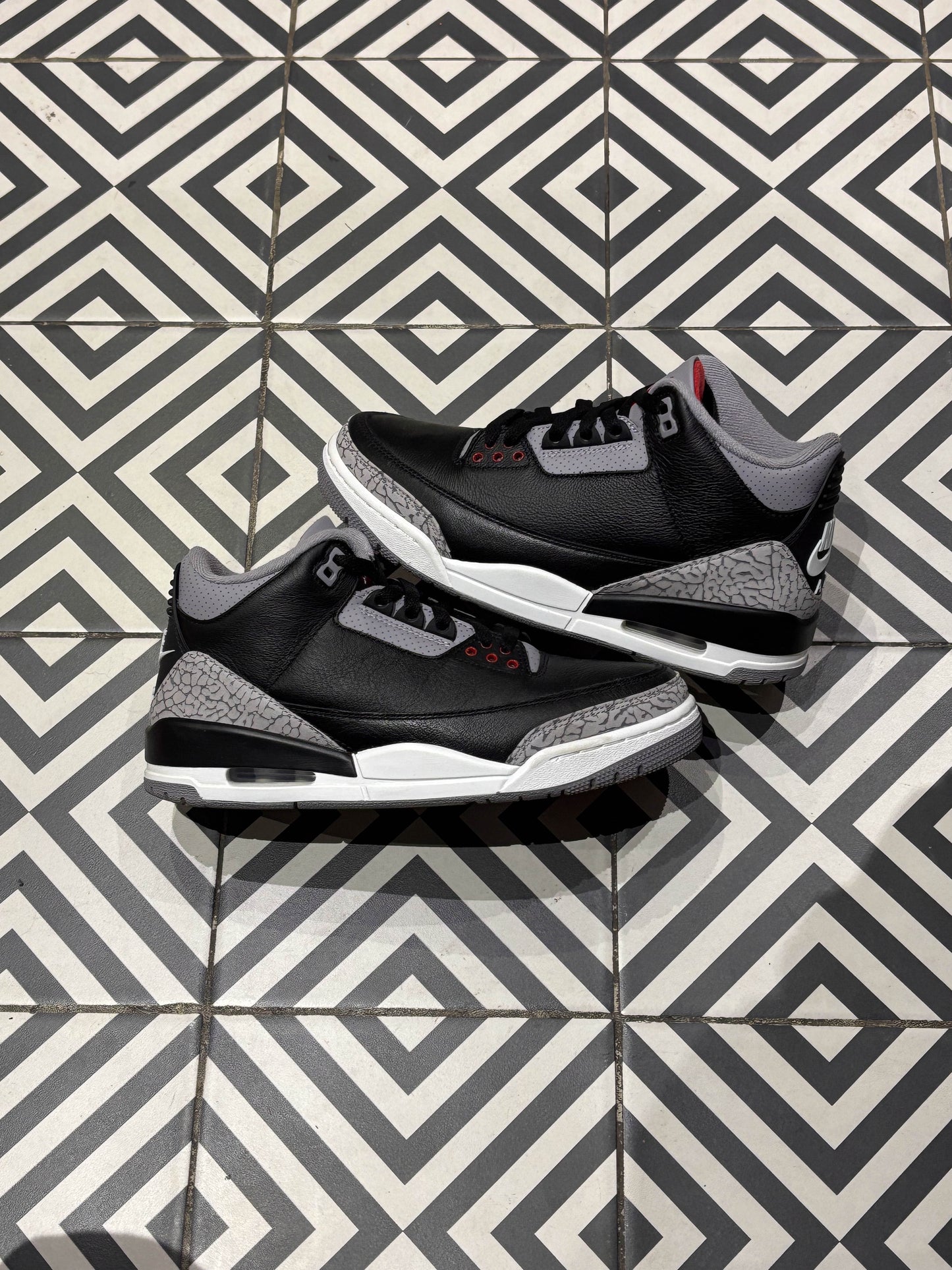 Jordan 3 Black Cement (Taille 40)