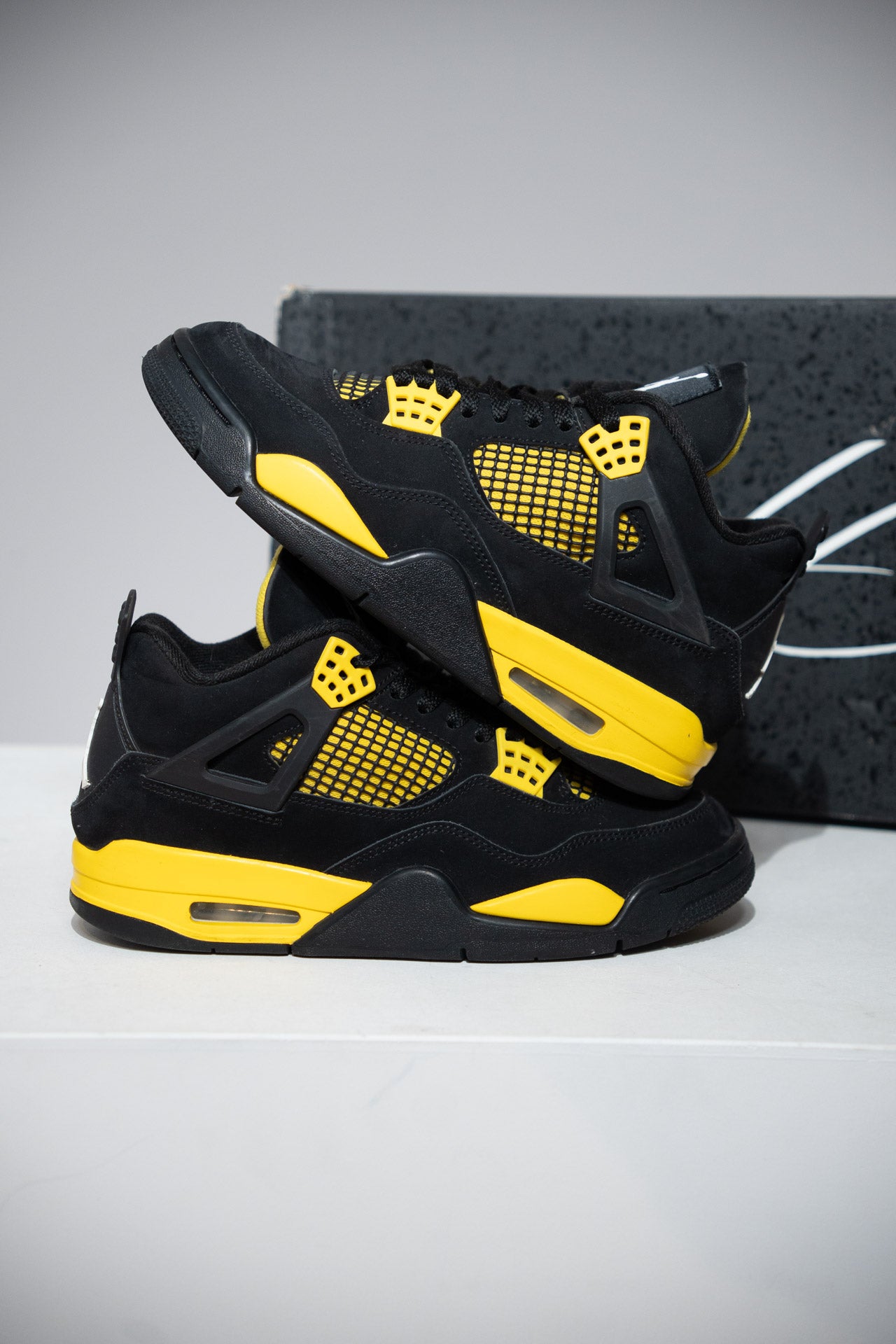 Jordan 4 Thunder (Taille 40)