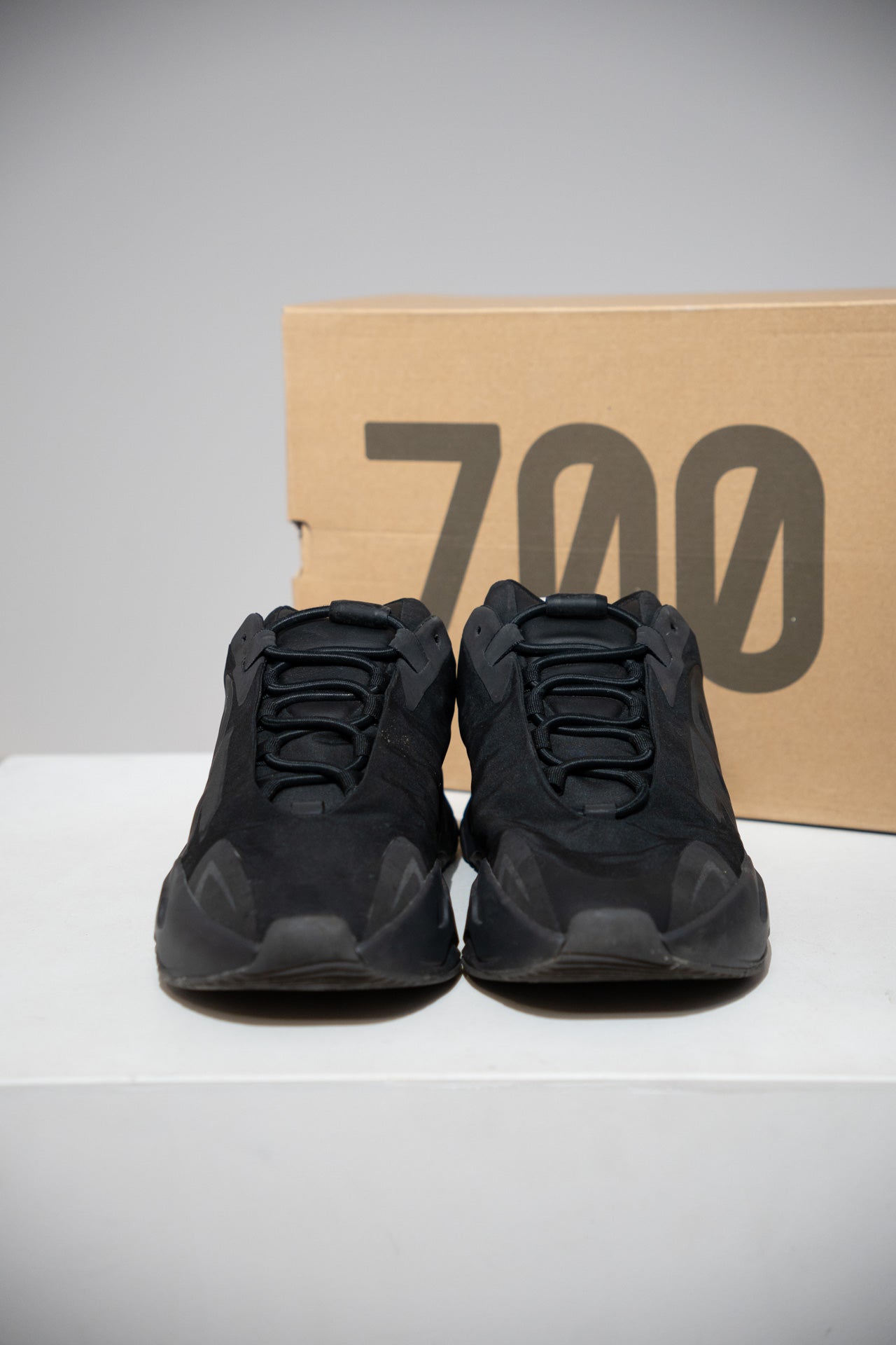 Yeezy 700 MNVN (Taille 45 1/3)