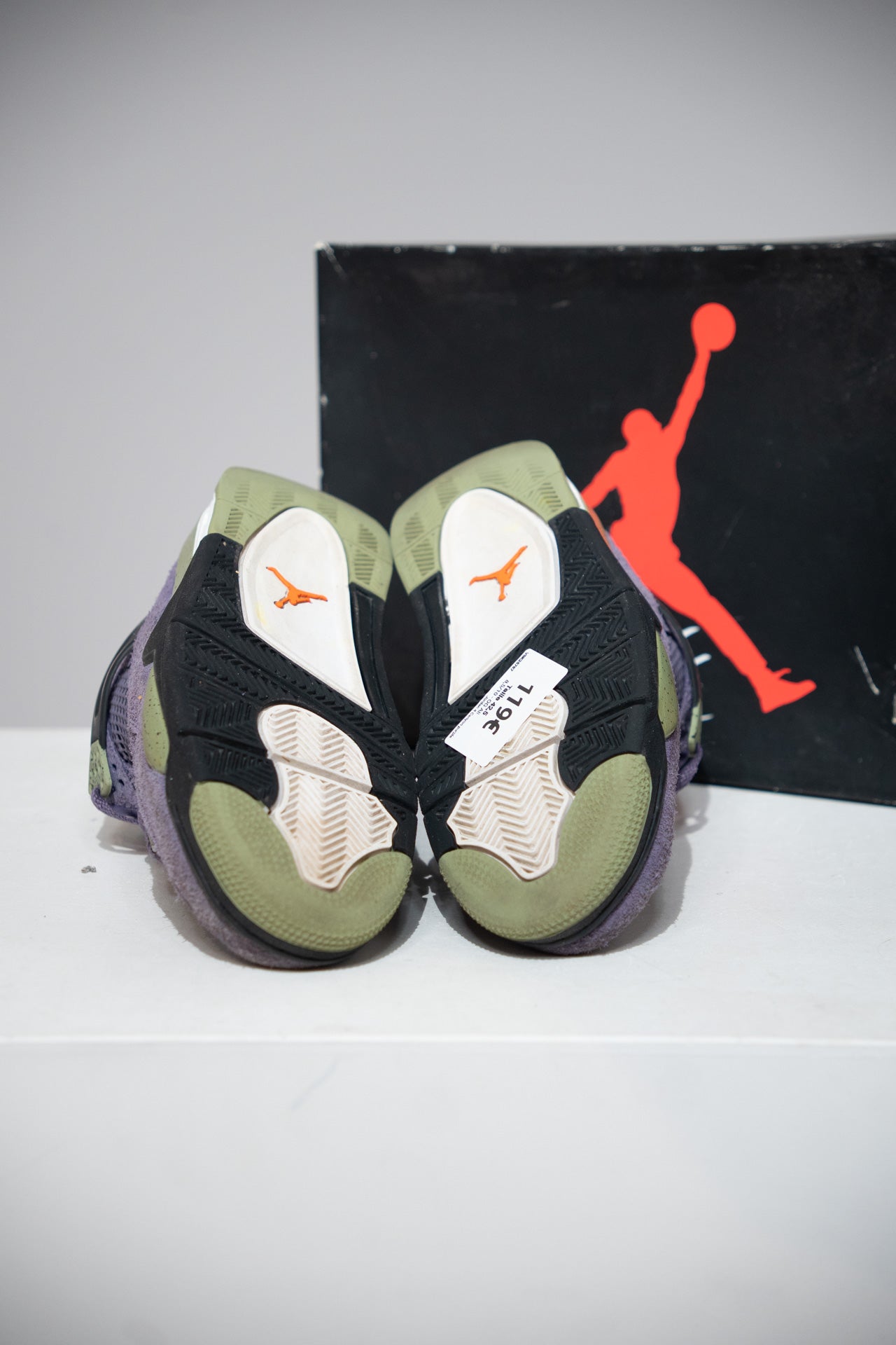 Jordan 4 Canyon purple (Taille 42,5)