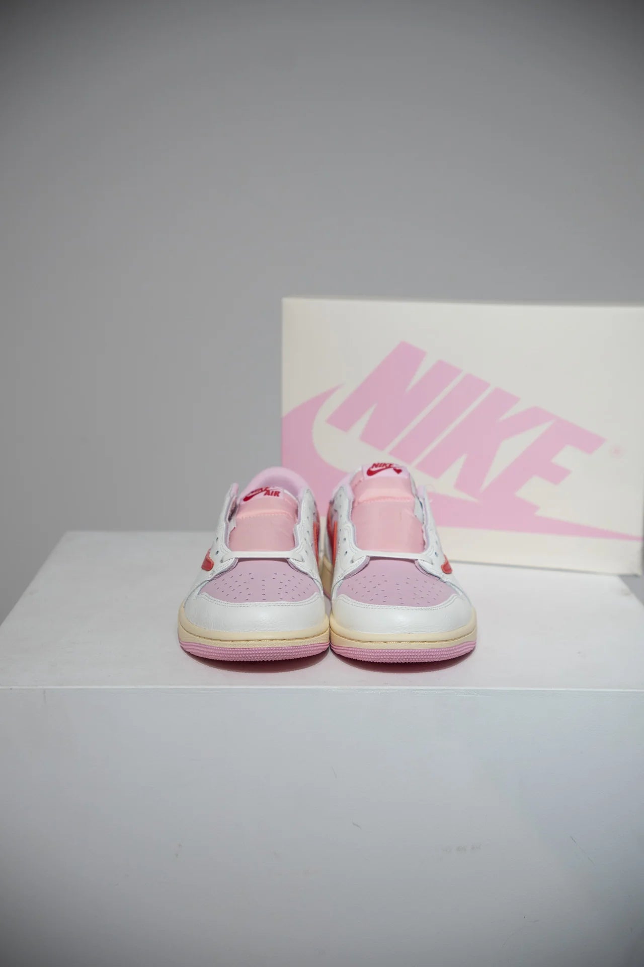 Jordan 1 Low Travis Scott Tropical Pink (Tailles multiples)