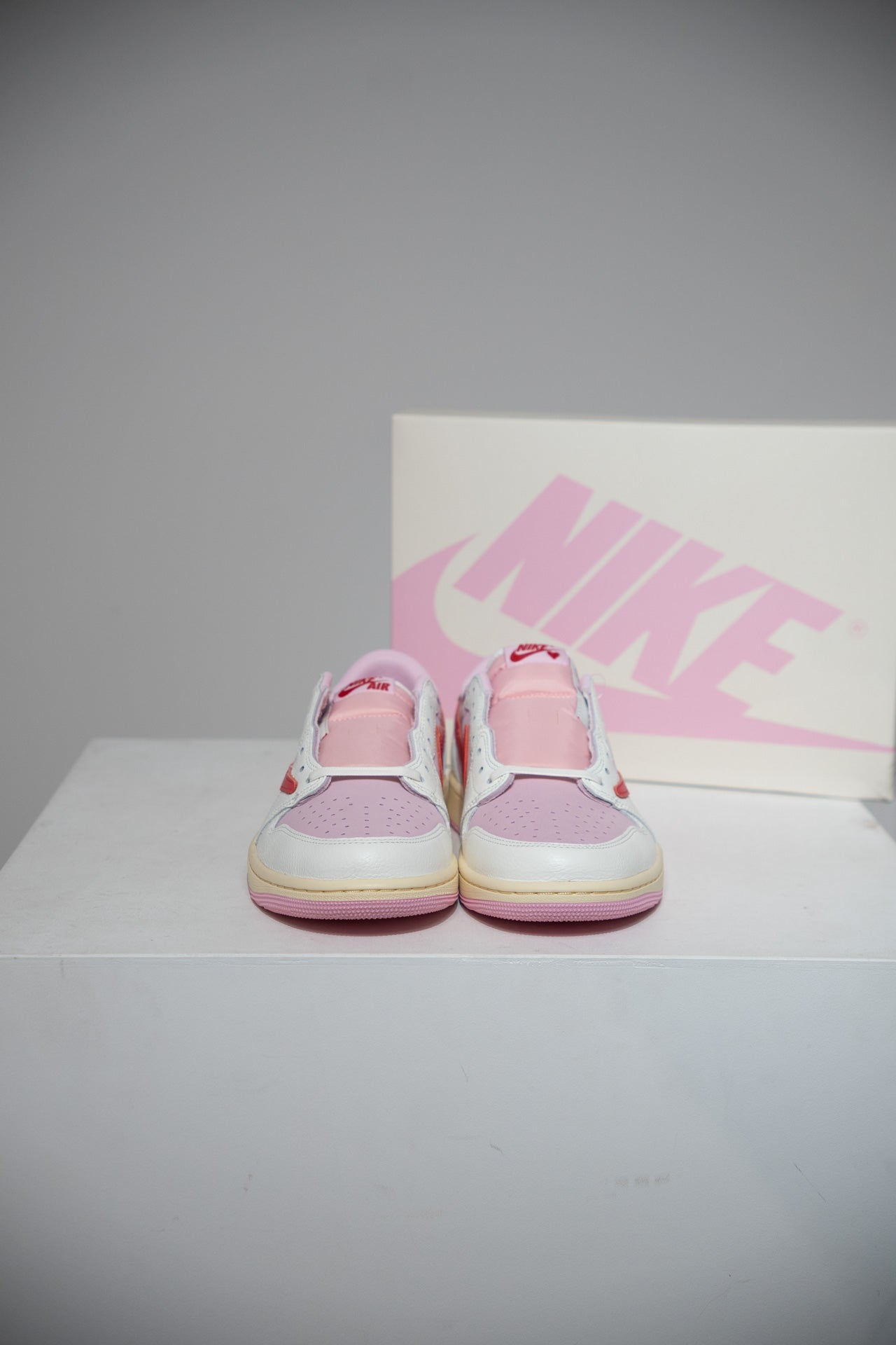 Jordan 1 Low Travis Scott Tropical Pink (Taille 43)
