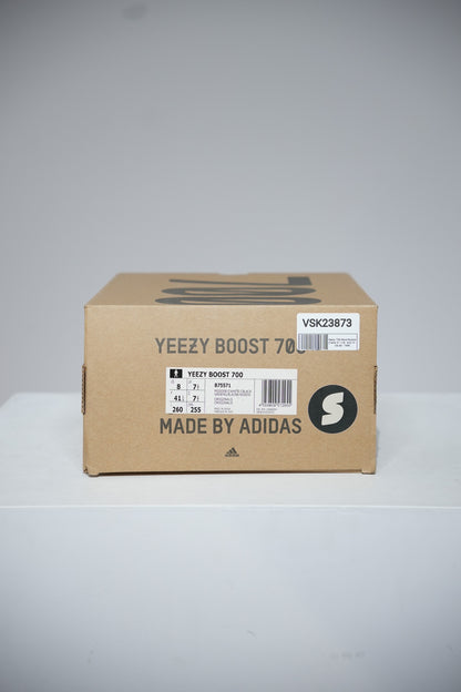 Yeezy 700 Wave Runner (Taille 41 1/3)
