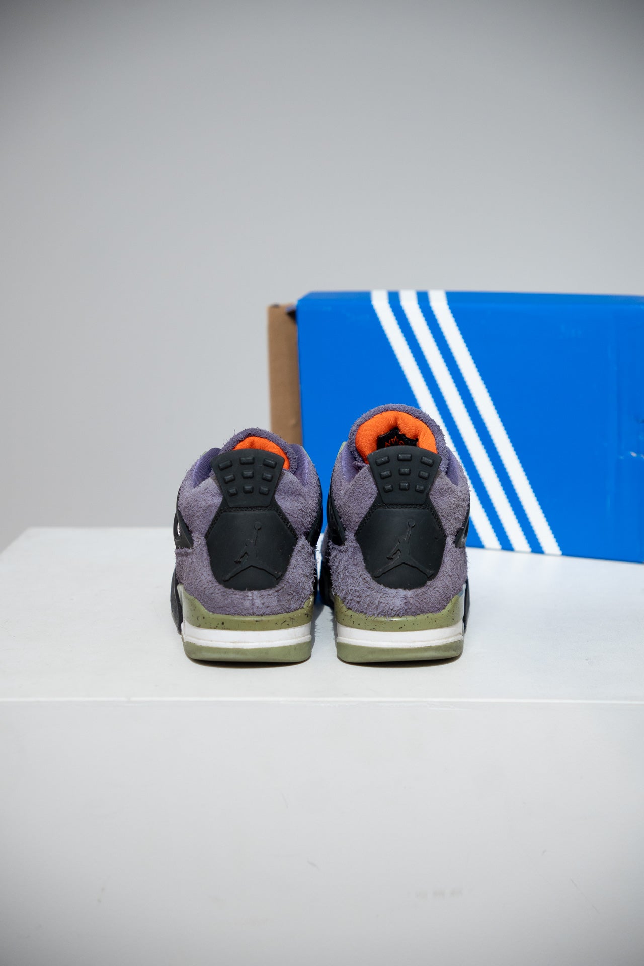 Jordan 4 Canyon purple (Taille 37,5)