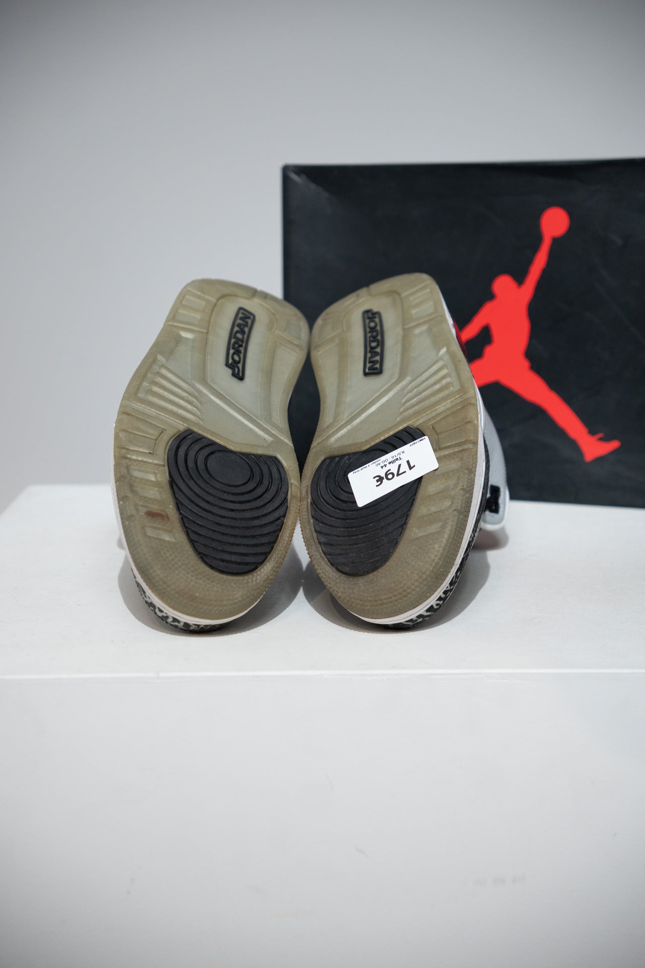 Jordan 3 Wolf Grey (Taille 44)