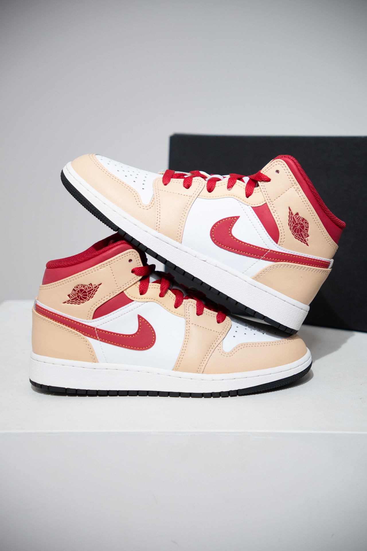 Jordan 1 Mid Curry (Taille 38,5)