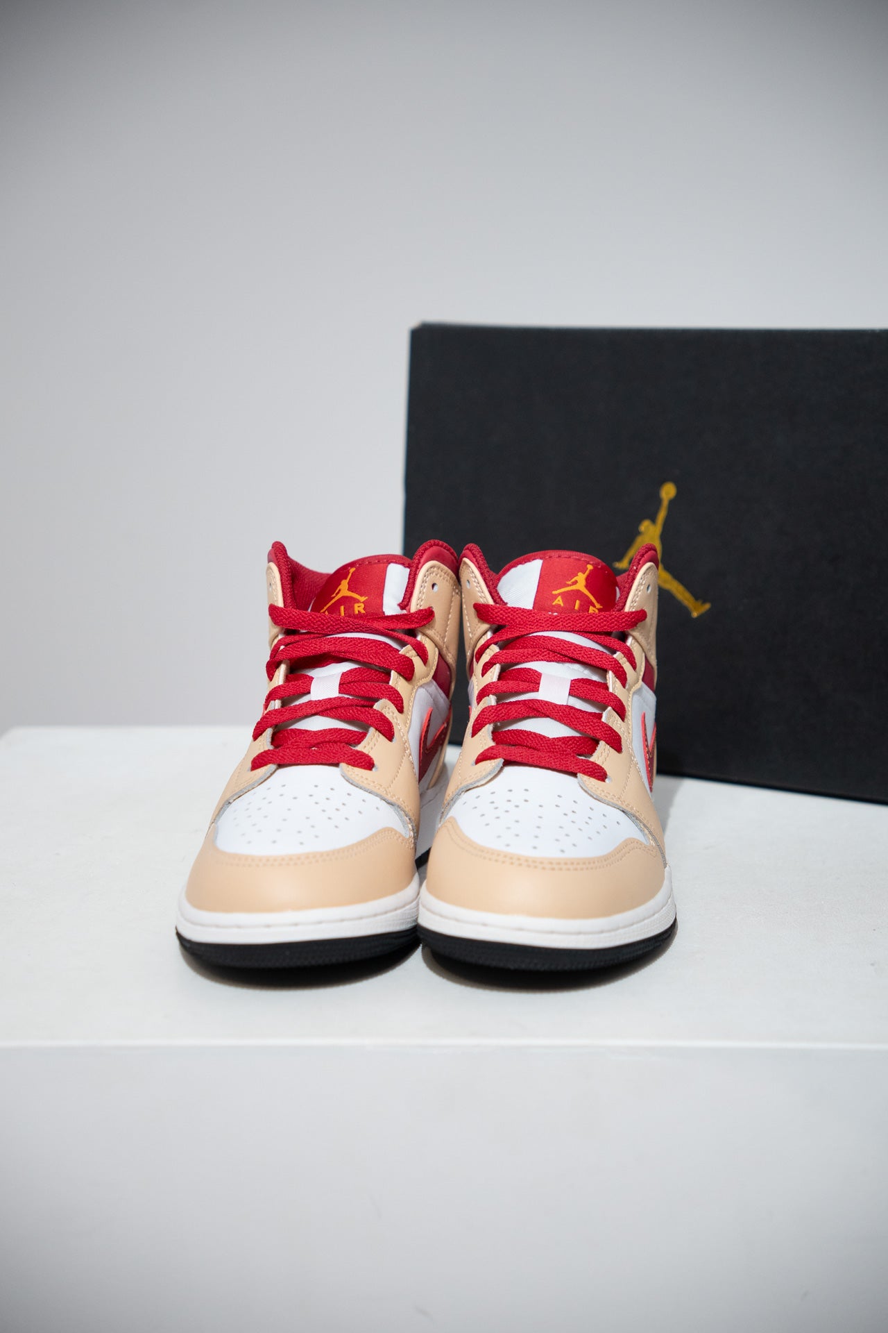 Jordan 1 Mid Curry (Taille 38,5)