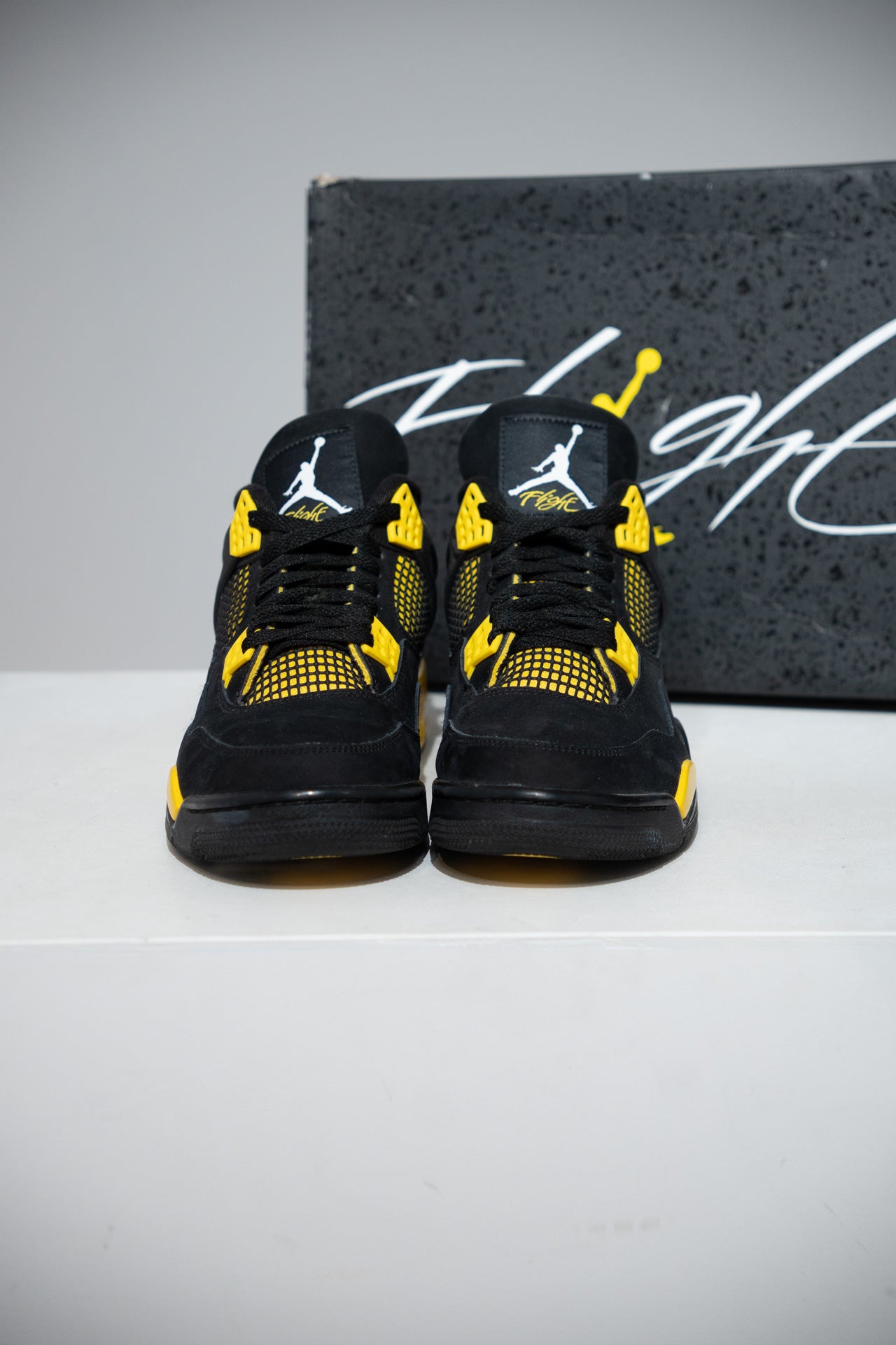 Jordan 4 Thunder (Taille 44,5)