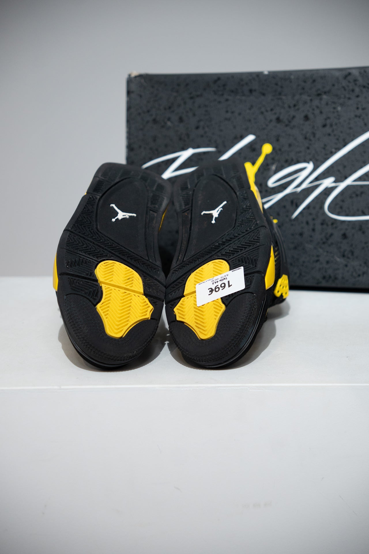 Jordan 4 Thunder (Taille 44,5)