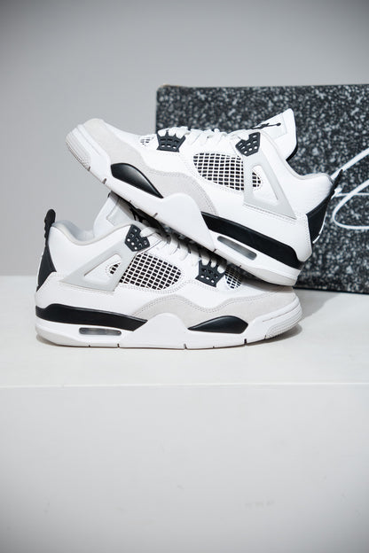 Jordan 4 Military Black (Taille 40)