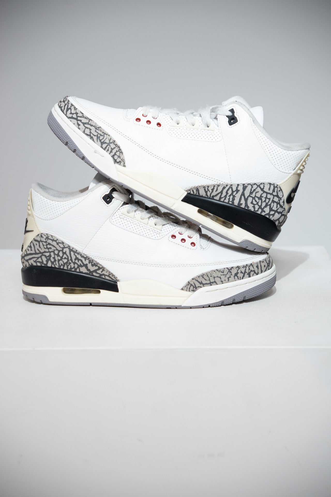 Jordan 3 White Cement Reimagined (Taille 44)