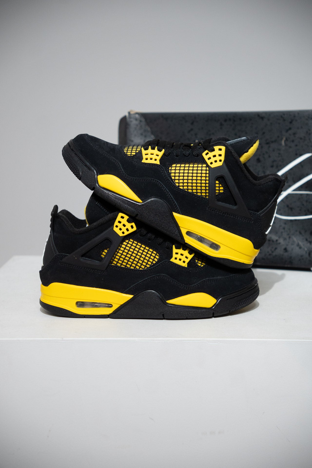 Jordan 4 Thunder (Taille 41)