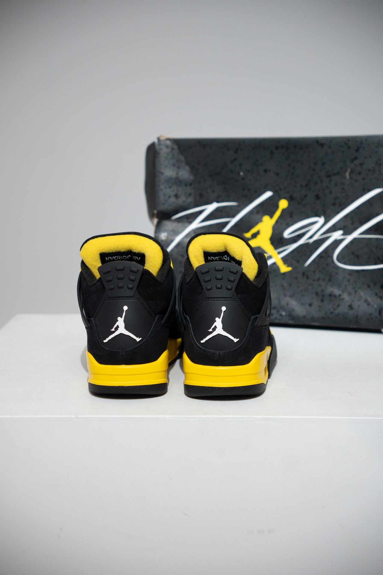 Jordan 4 Thunder (Taille 41)