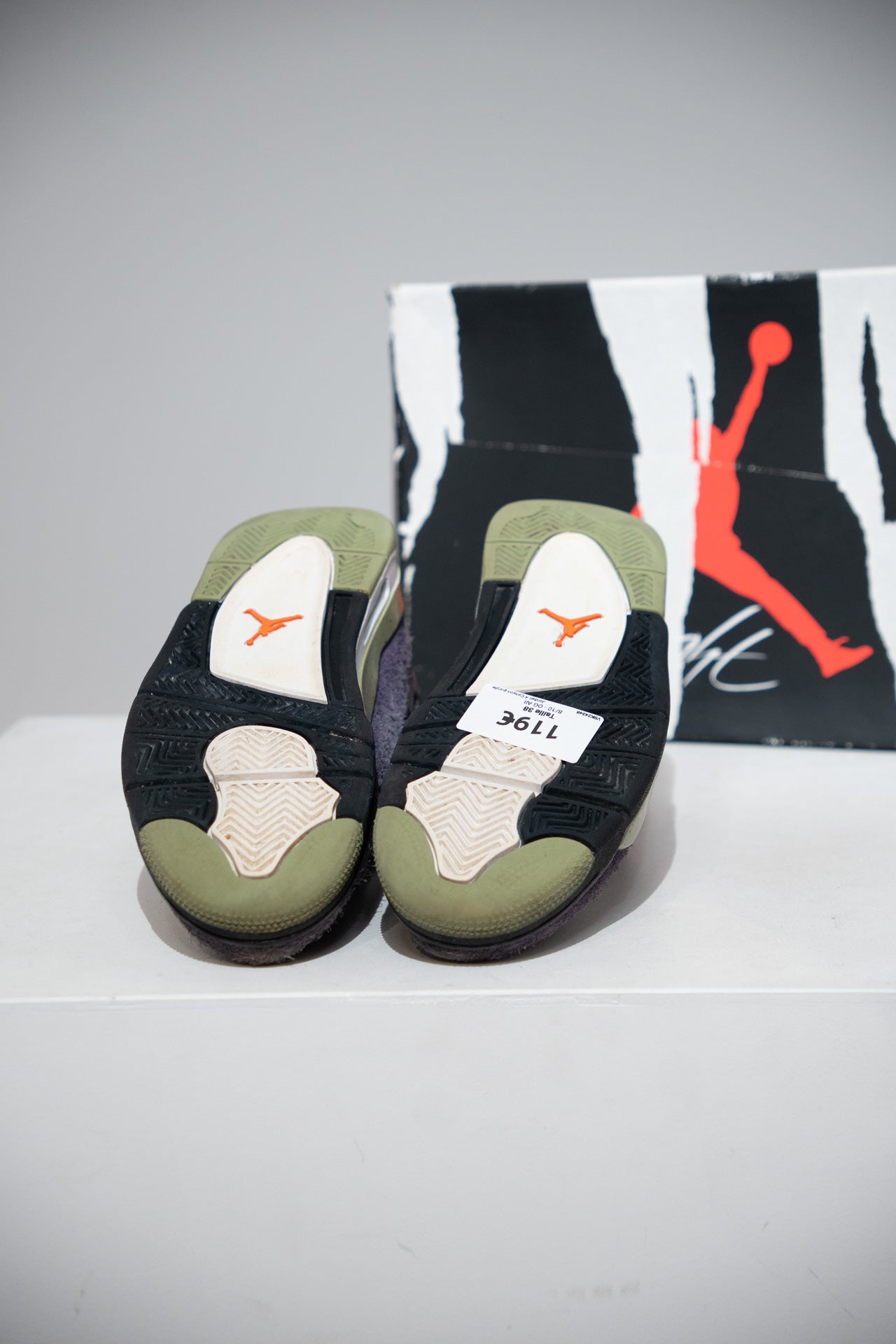 Jordan 4 Canyon purple (Taille 38)