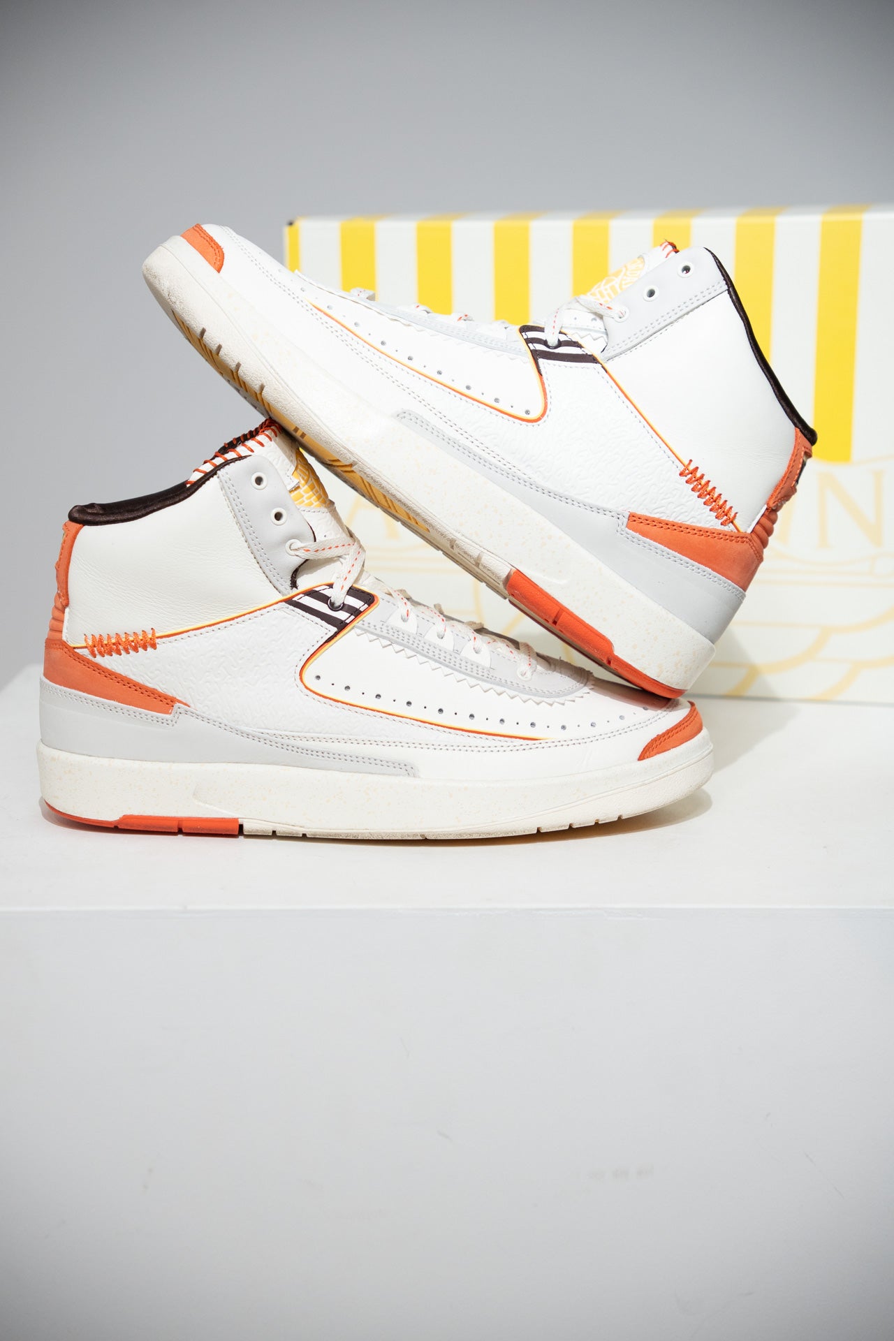 Jordan 2 Maison Chateau Rouge (Taille 44)