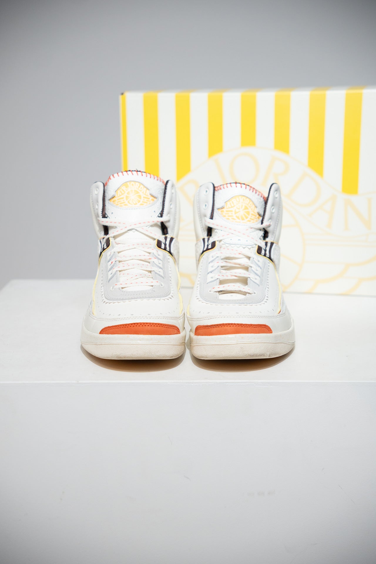Jordan 2 Maison Chateau Rouge (Taille 44)