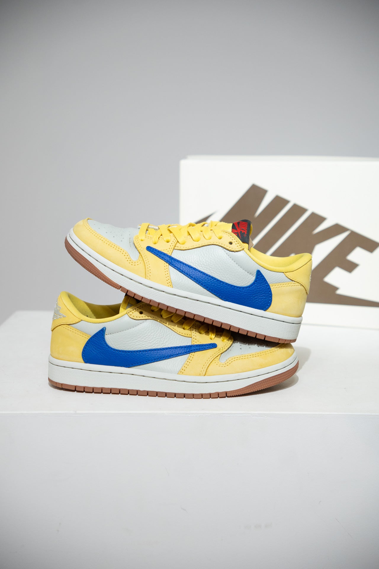 Jordan 1 Low Travis Scott Canary Yellow (Taille 38)