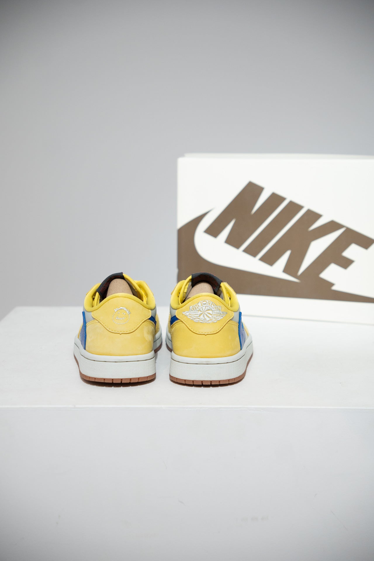 Jordan 1 Low Travis Scott Canary Yellow (Taille 38)
