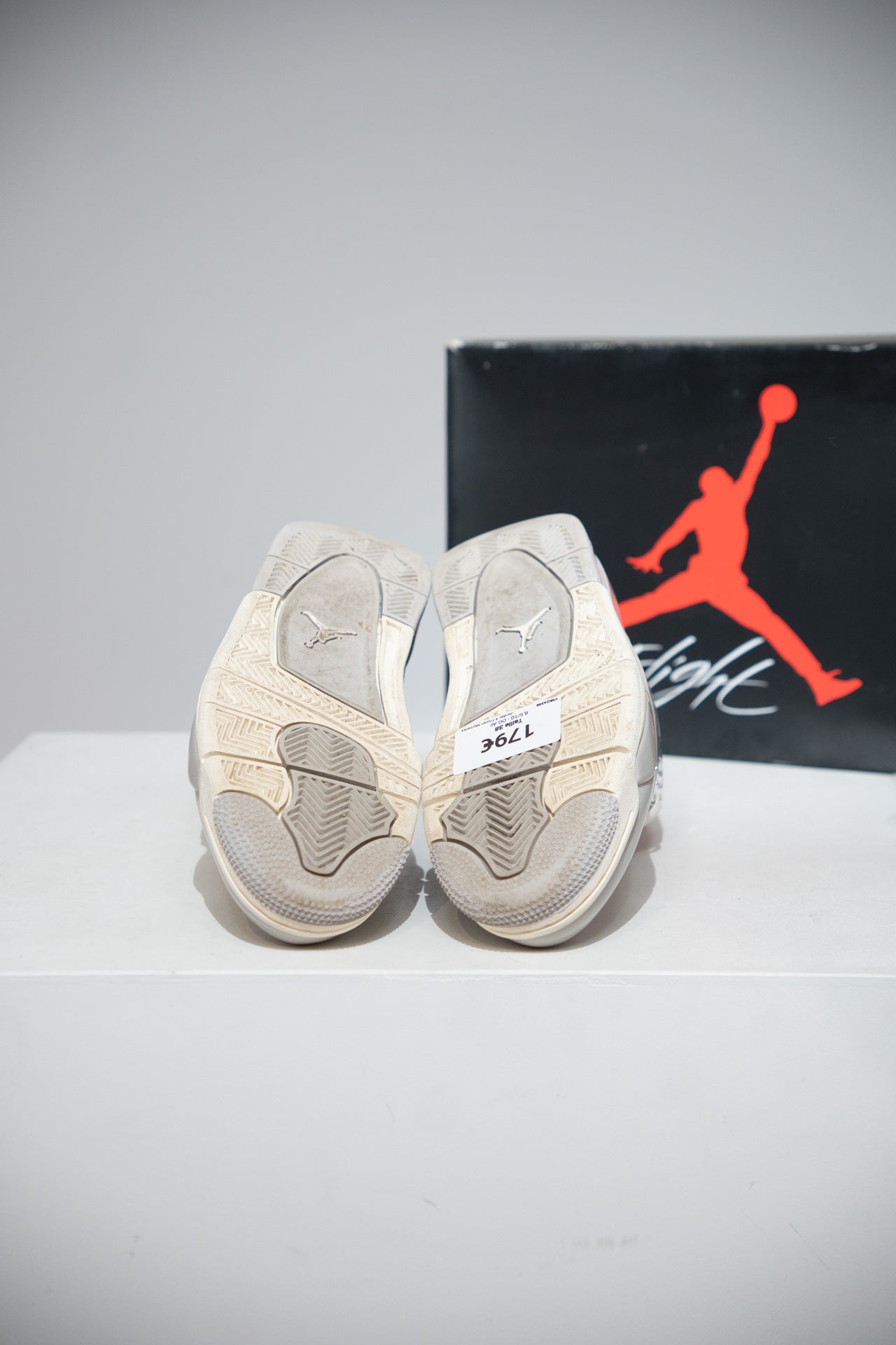 Jordan 4 Frozen Moments (Taille 38)