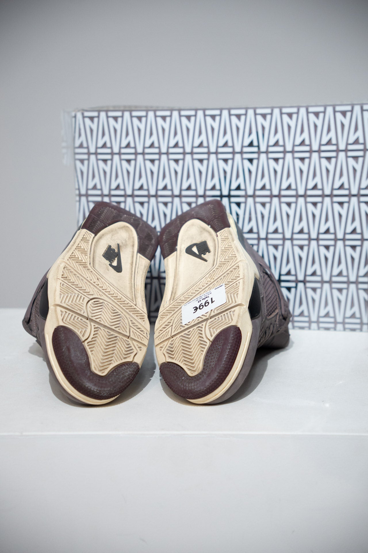 Jordan 4 A Ma Maniere Violet Ore (Taille 43)