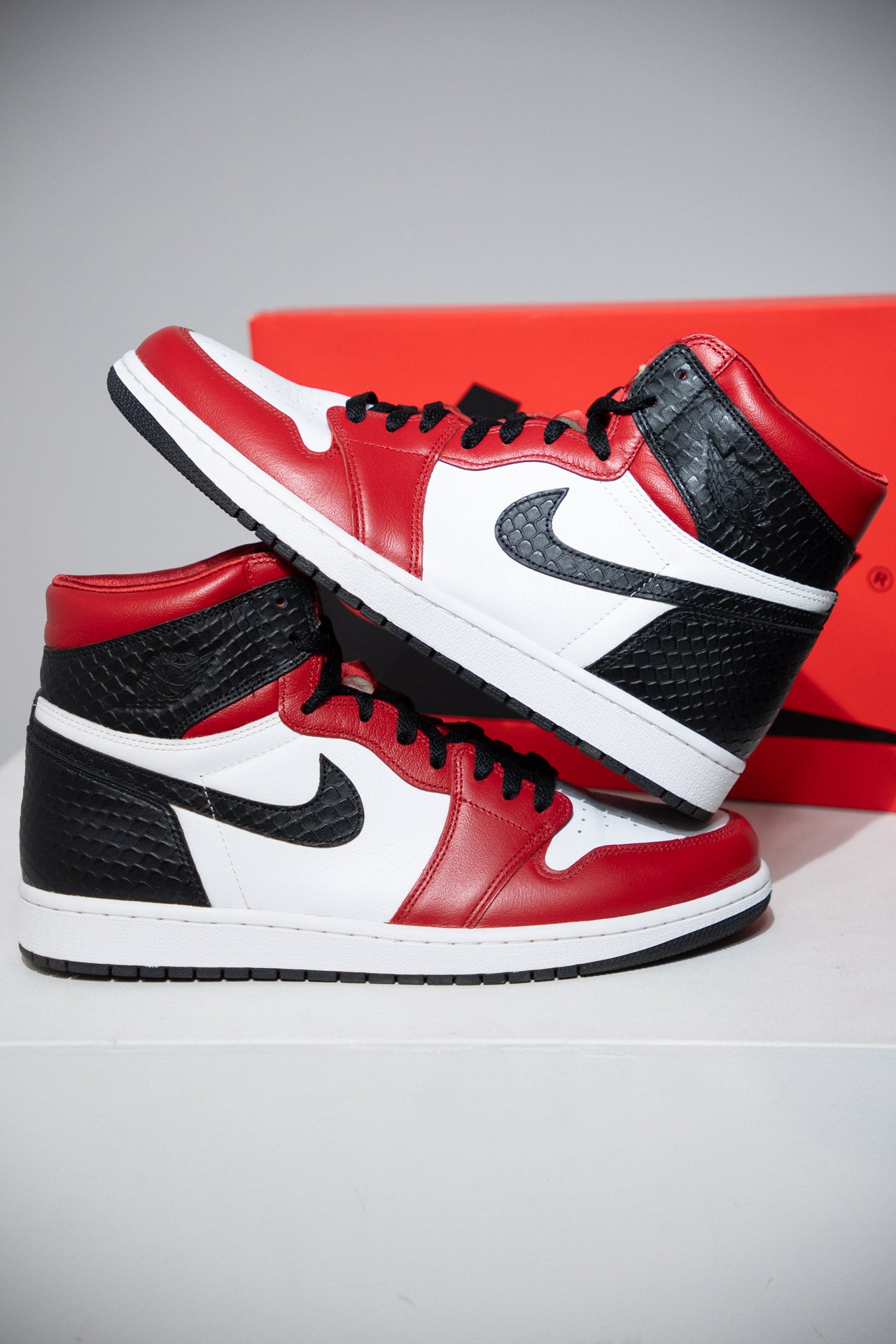 Jordan 1 High Satin Snake (Taille 44,5)