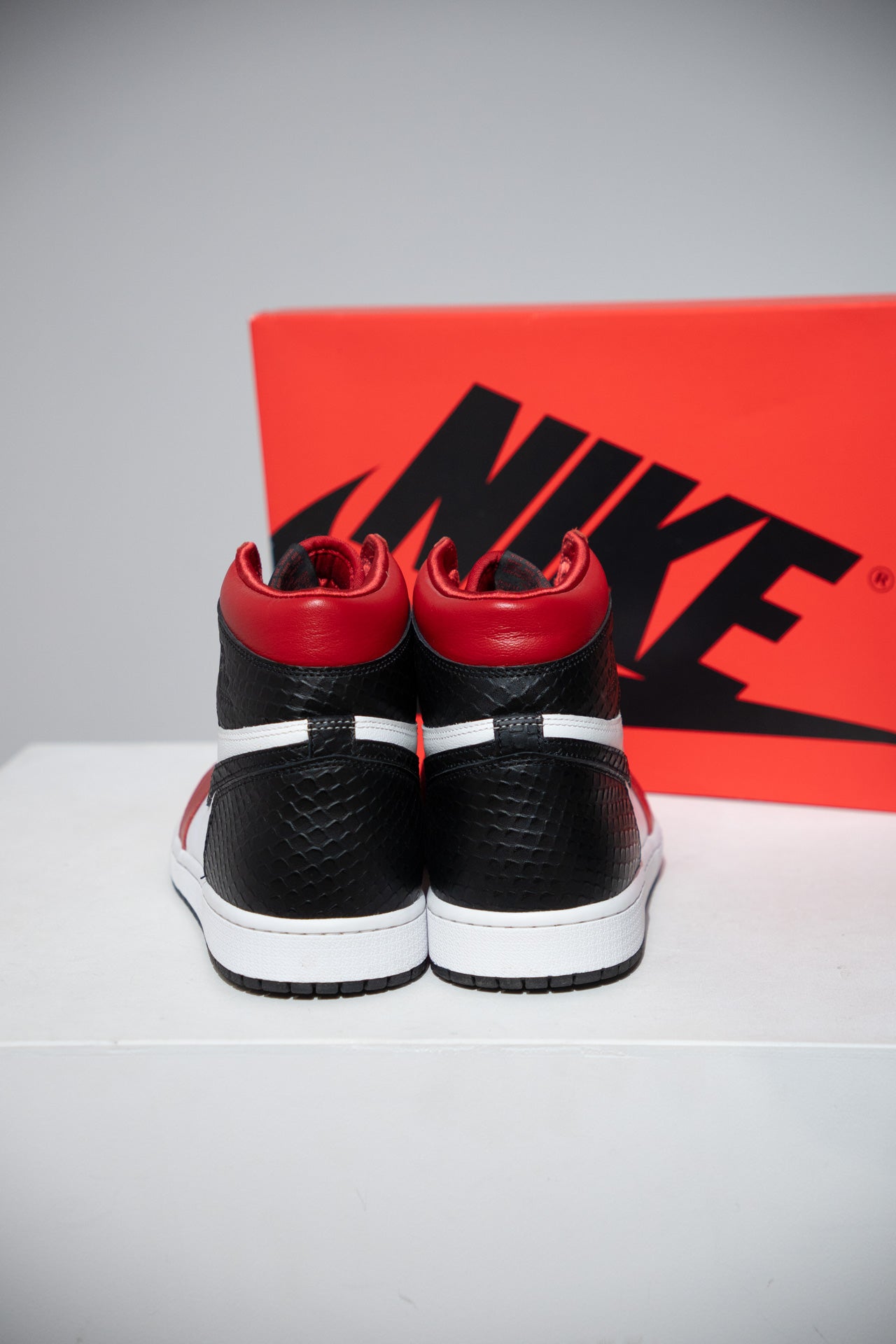 Jordan 1 High Satin Snake (Taille 44,5)