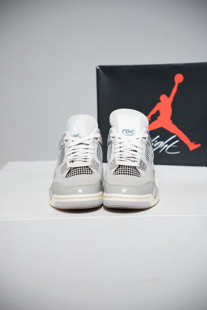 Jordan 4 Frozen Moments (Taille 37,5)