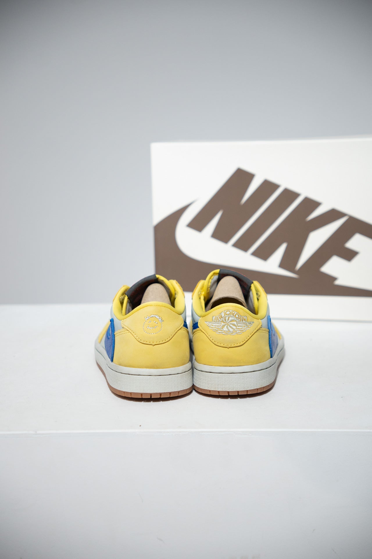 Jordan 1 Low Travis Scott Canary Yellow (Taille 38)
