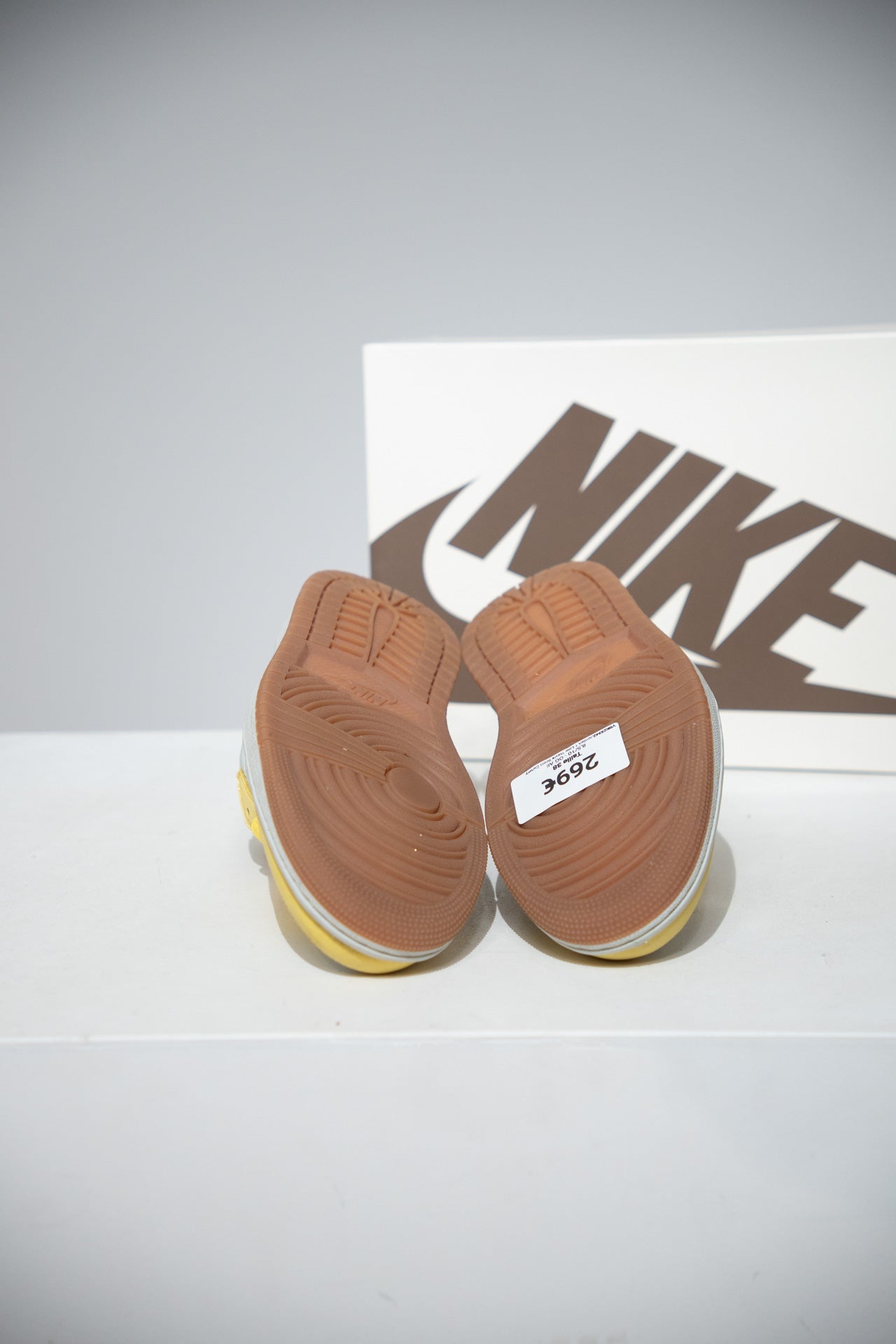 Jordan 1 Low Travis Scott Canary Yellow (Taille 38)