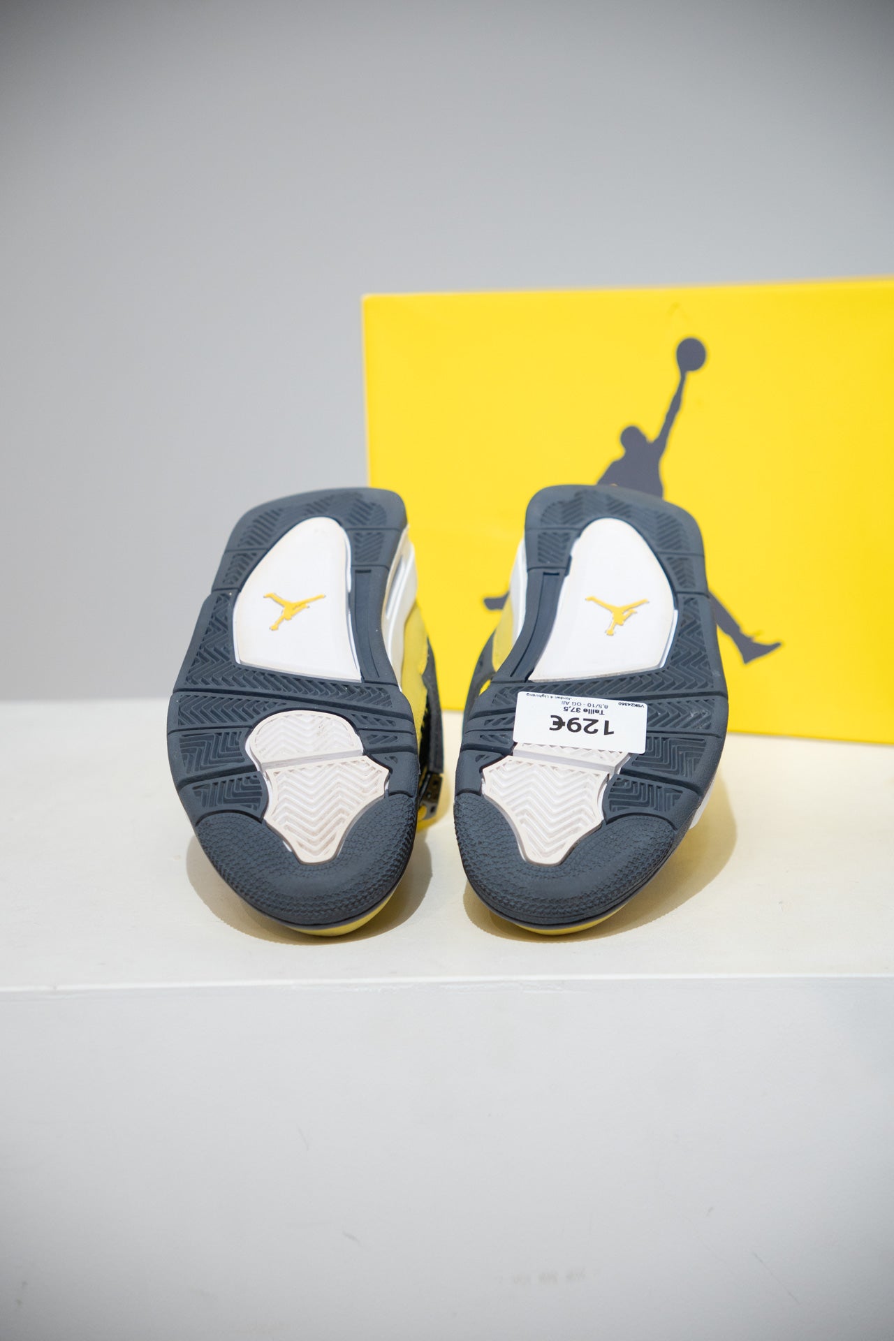 Jordan 4 Lightning (Taille 37,5)