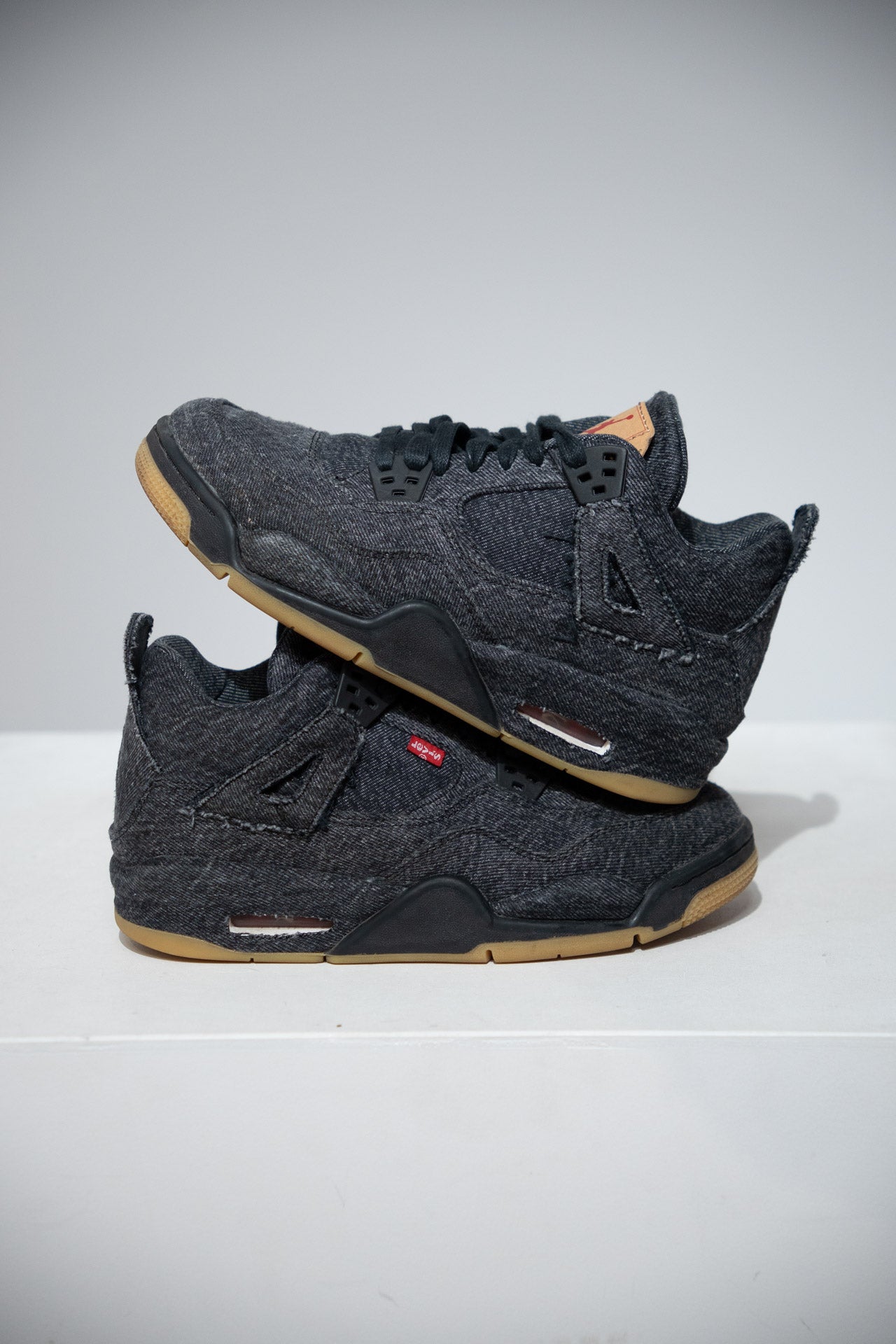 Jordan 4 Levis Black GS (Taille 37,5)