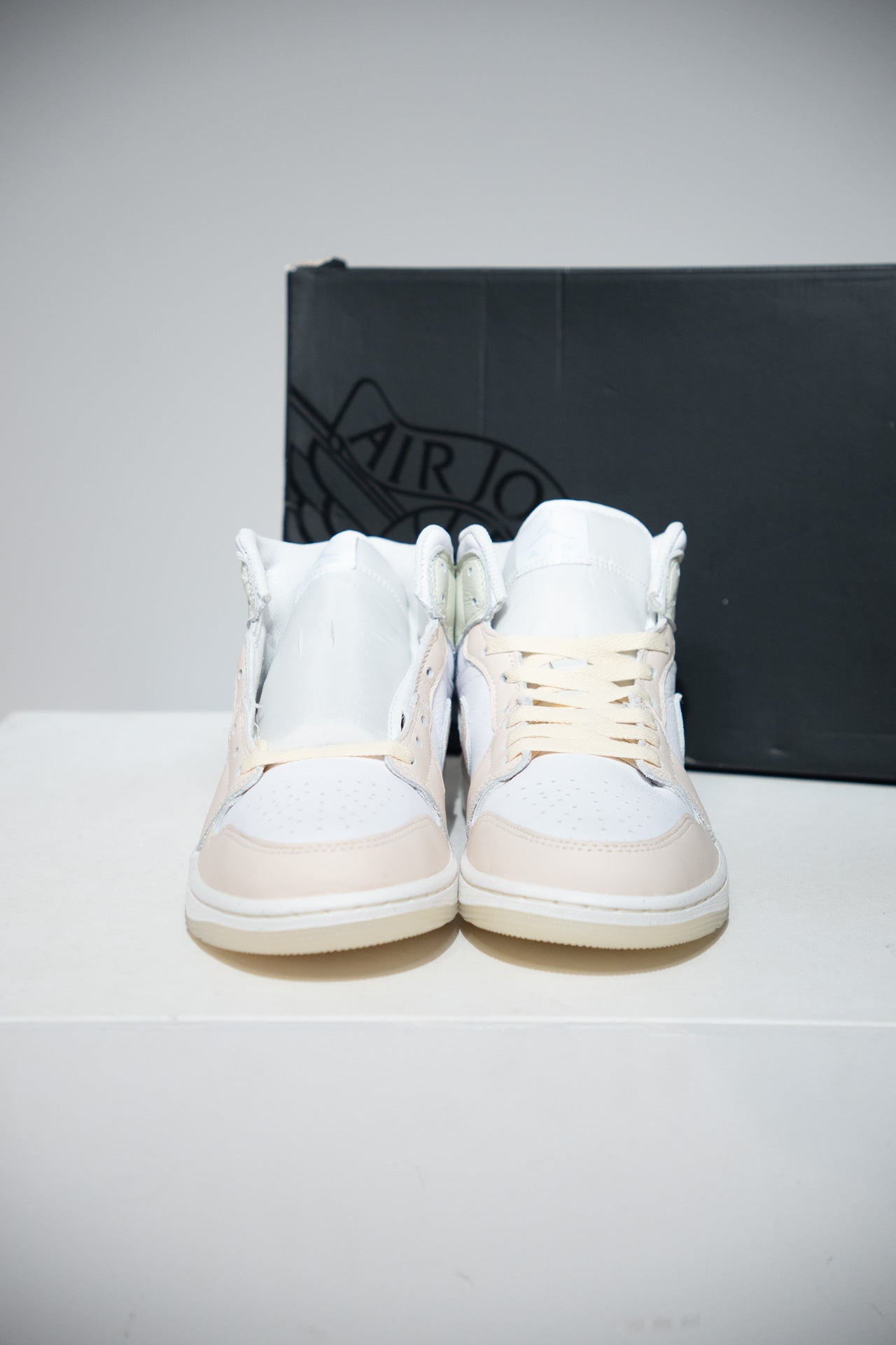Jordan 1 Mid White Guava ice (Taille 43)