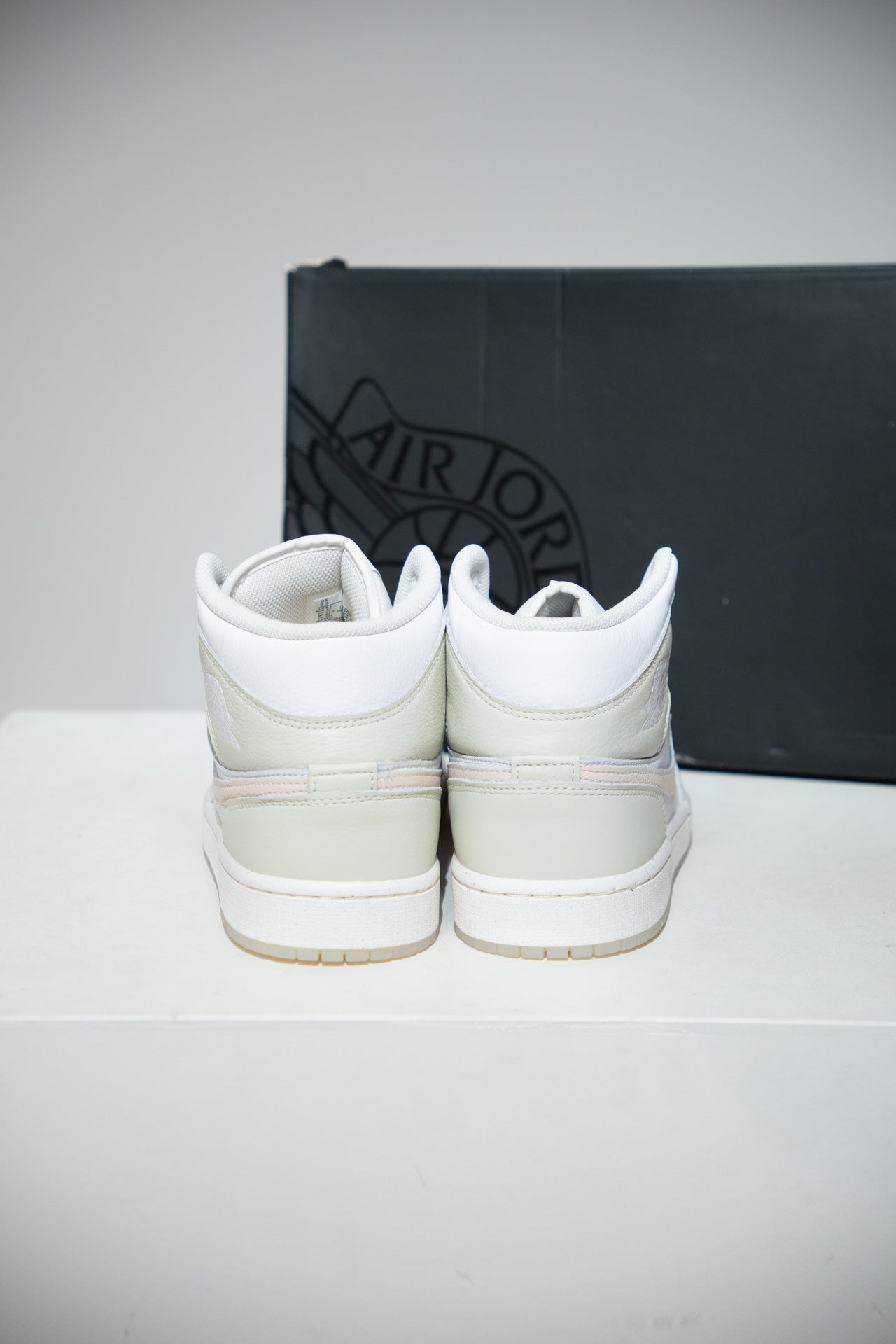 Jordan 1 Mid White Guava ice (Taille 43)