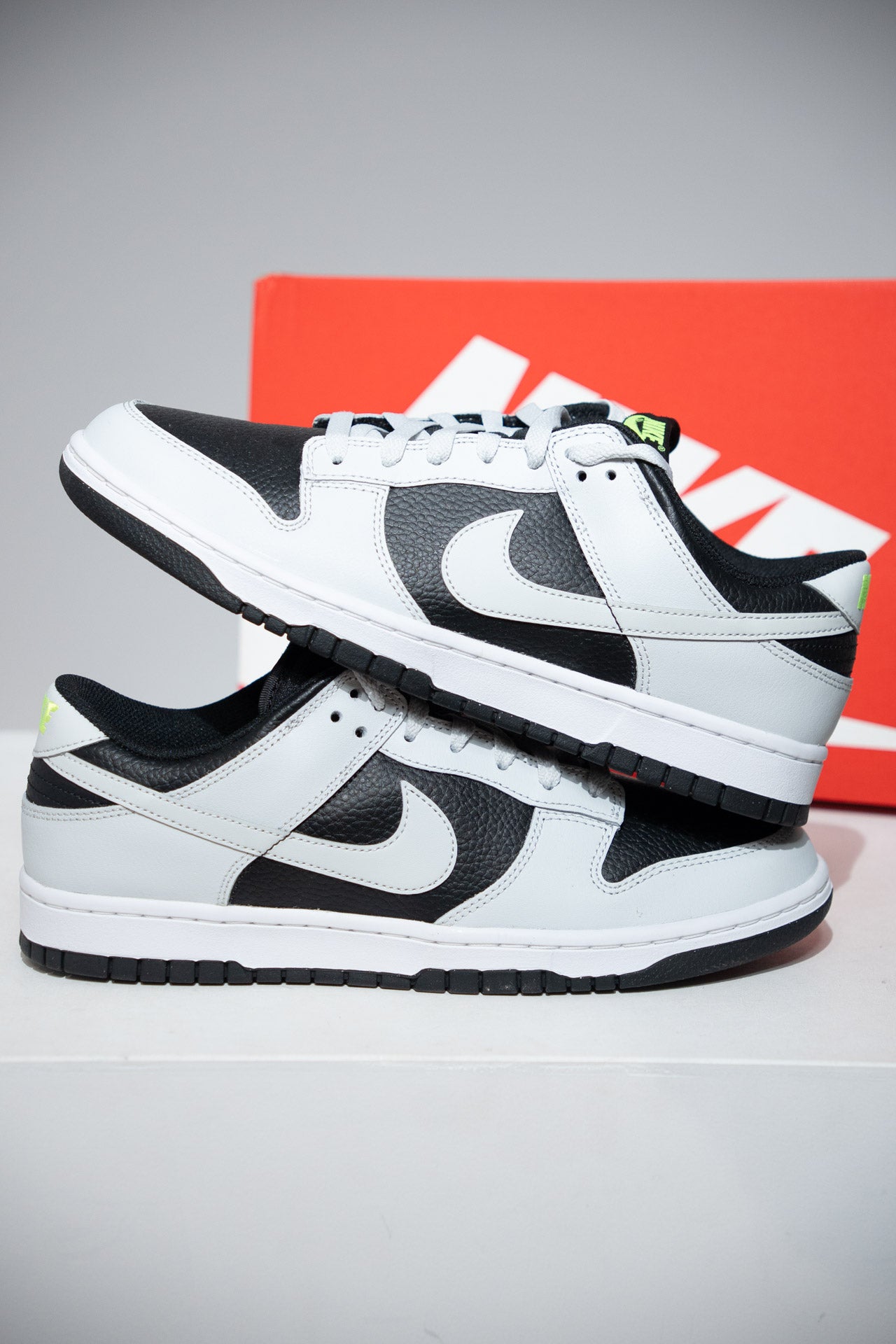 Dunk low Black photon Dust Volt (Taille 44,5)