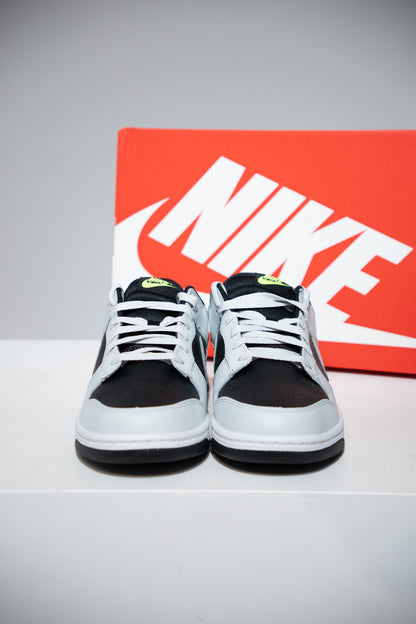 Dunk low Black photon Dust Volt (Taille 44,5)