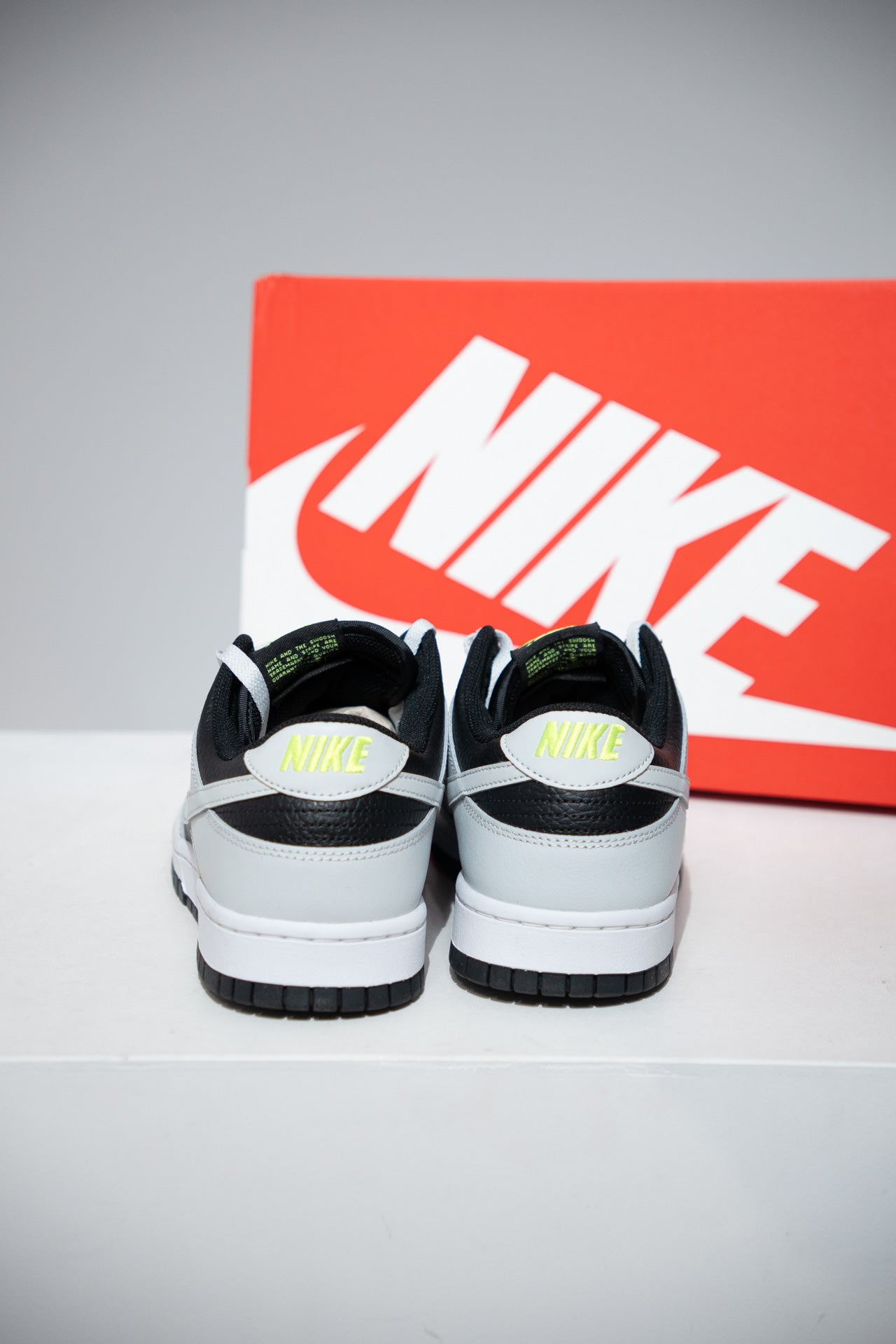 Dunk low Black photon Dust Volt (Taille 44,5)