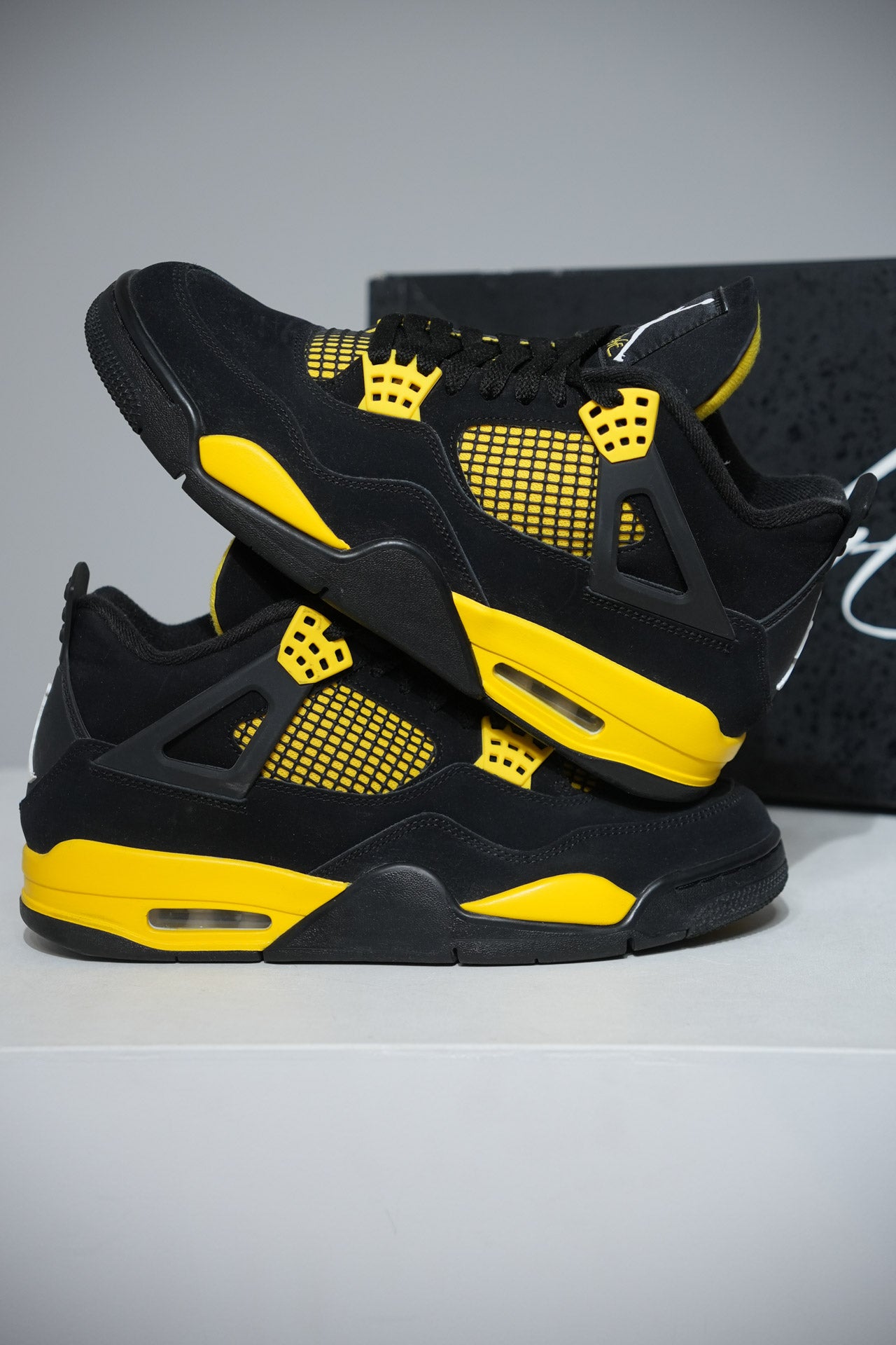 Jordan 4 Thunder (Taille 42,5)