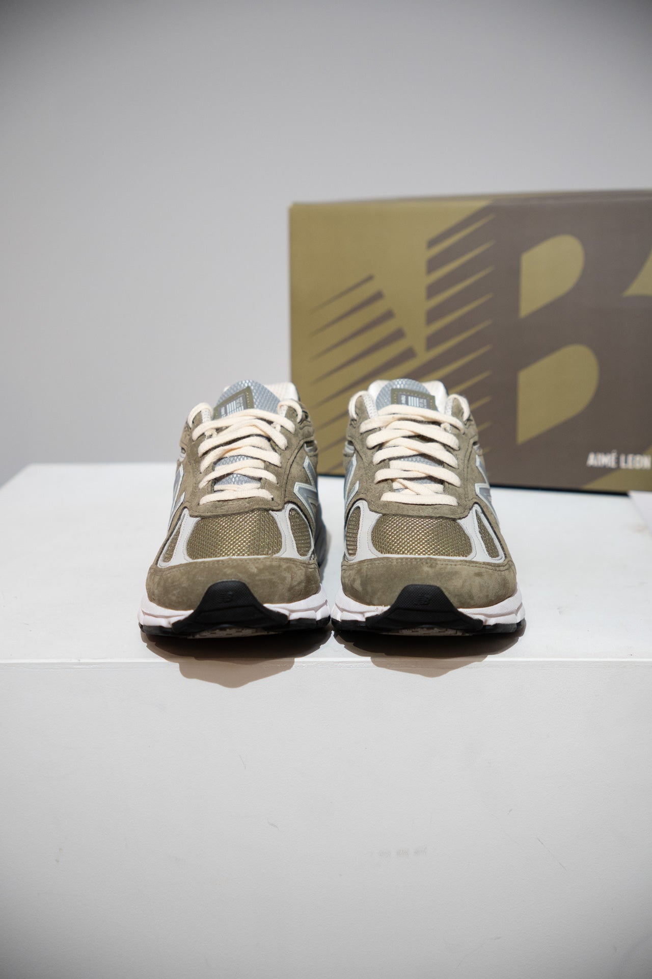 New Balance 990 V4 Aime Leon Dore (Taille 40,5)