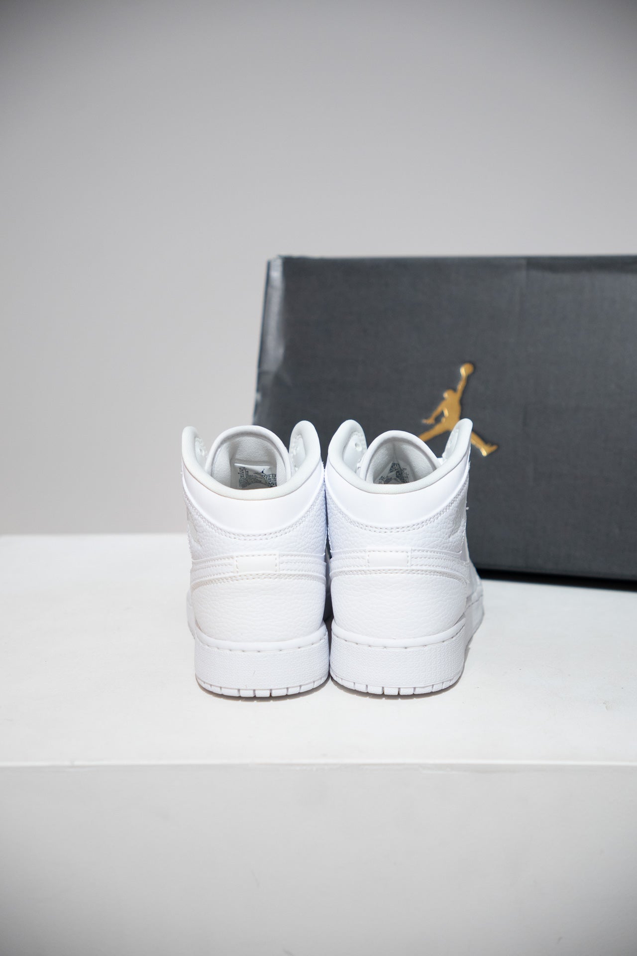 Jordan 1 Mid Triple White (Taille 38)