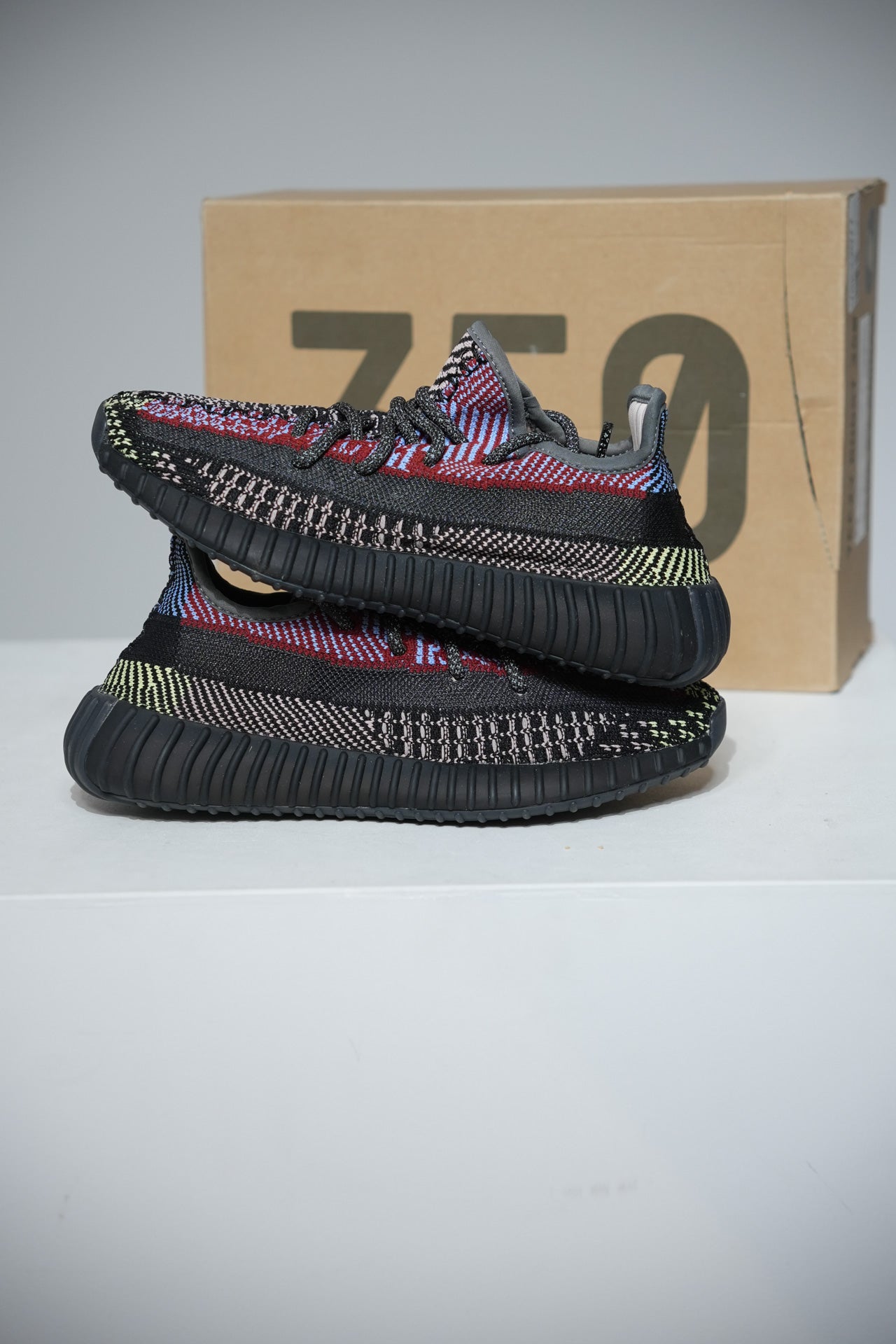 Yeezy 350 V2 Yecheil (Taille 36)