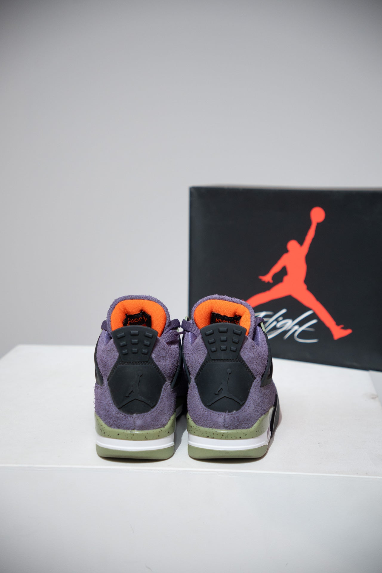Jordan 4 Canyon purple (Taille 37,5)