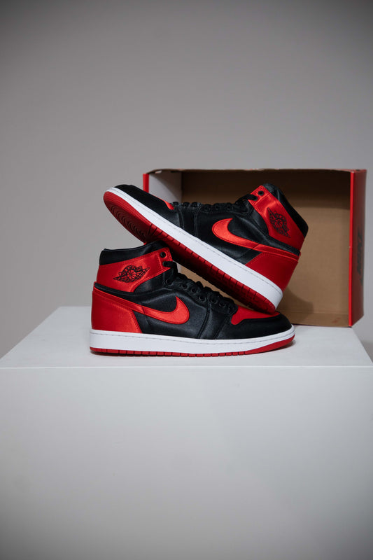 Jordan 1 High Satin Bred (Taille 42,5)